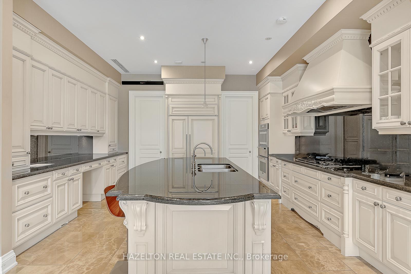 4 Bedrooms Condo at 118 Yorkville, Toronto For sale