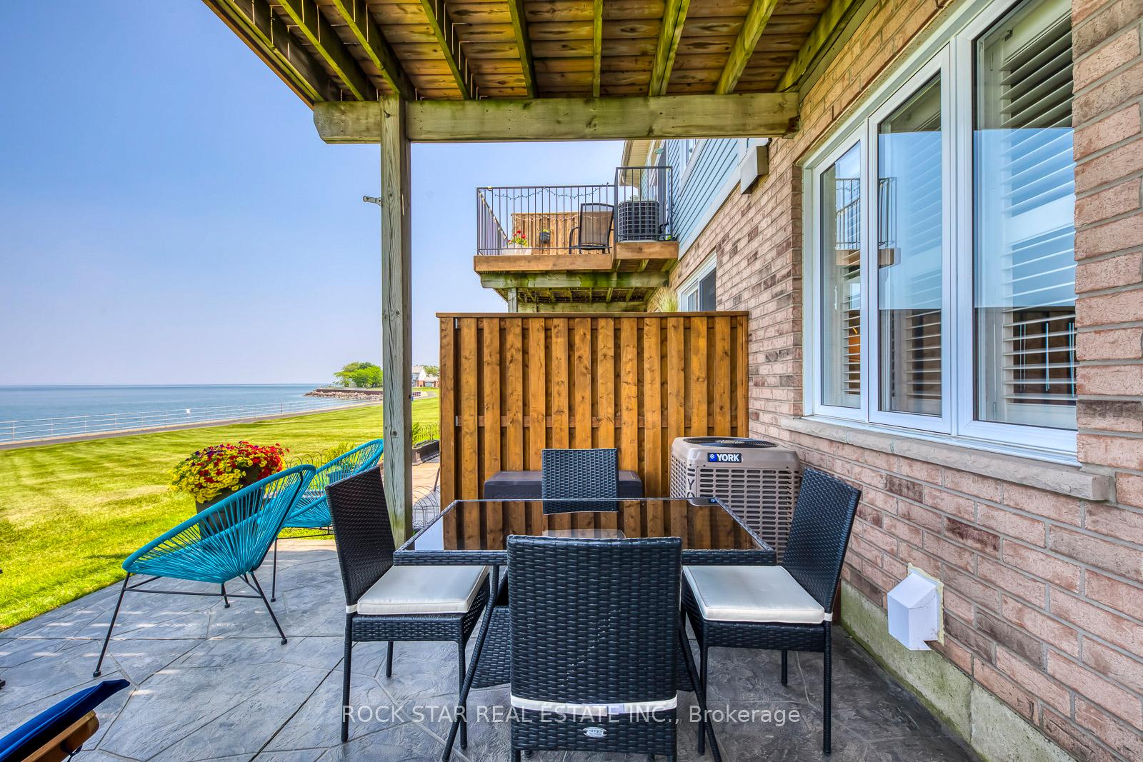 2 Bedrooms Condo at 515 North Service, Hamilton For sale