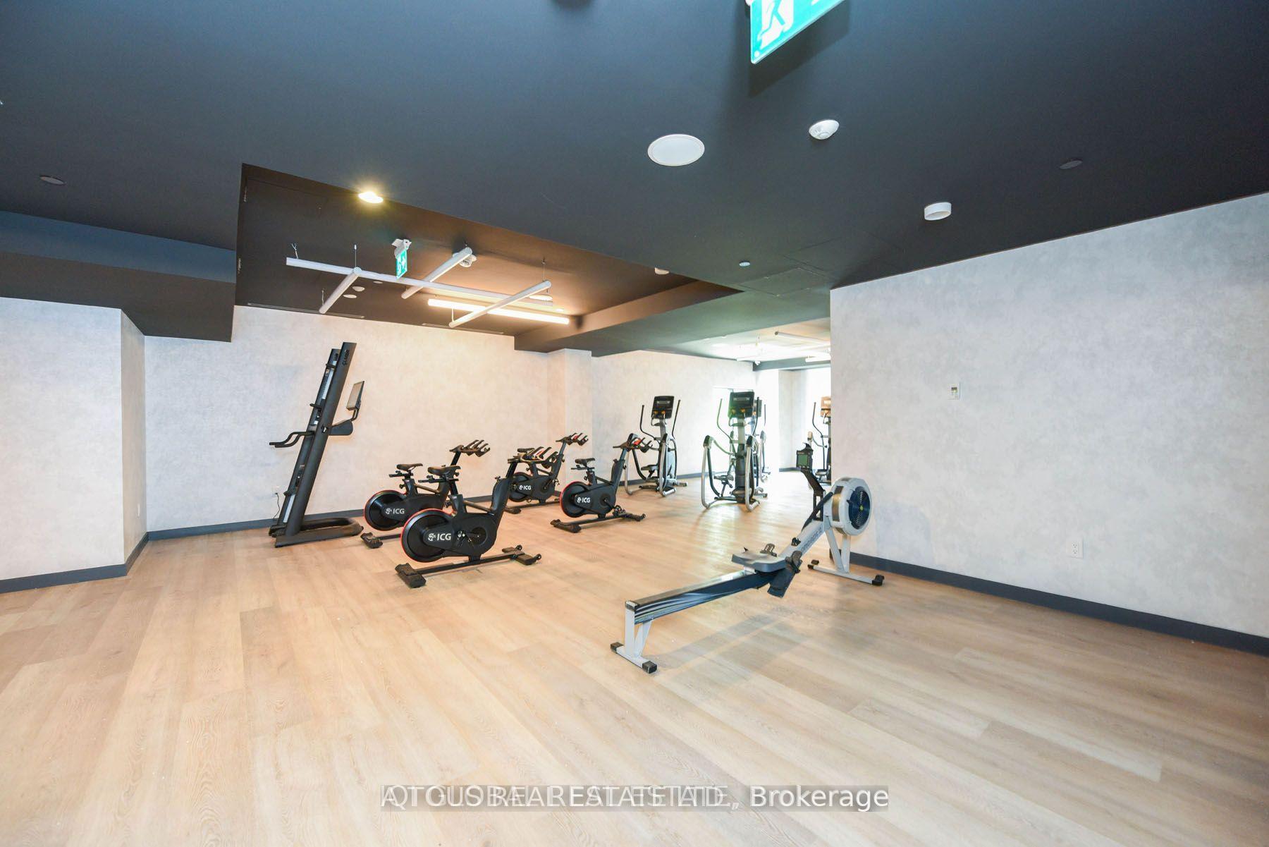 2 Bedrooms Condo at 86 Dundas, Mississauga For sale