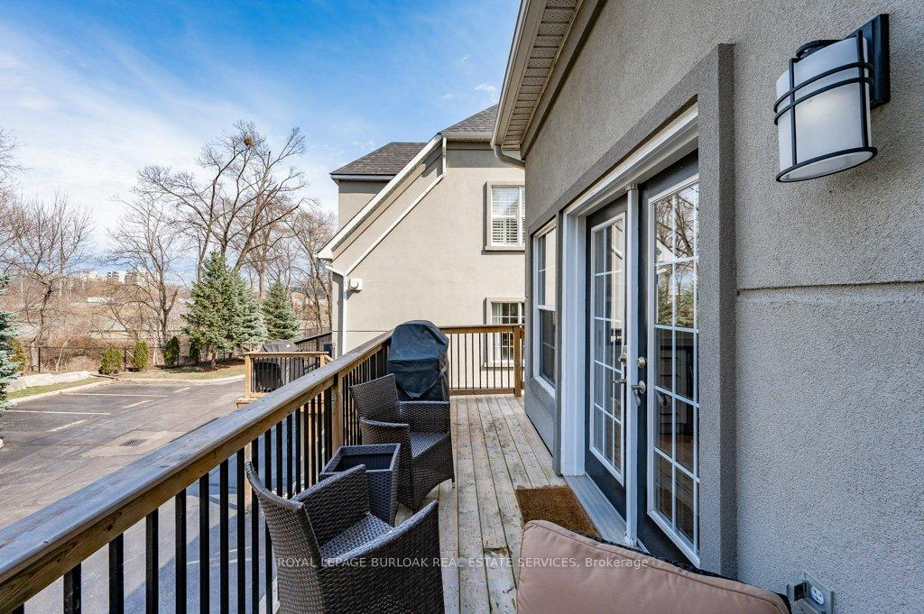 2 Bedrooms Condo at 1061 North Shore, Burlington For sale