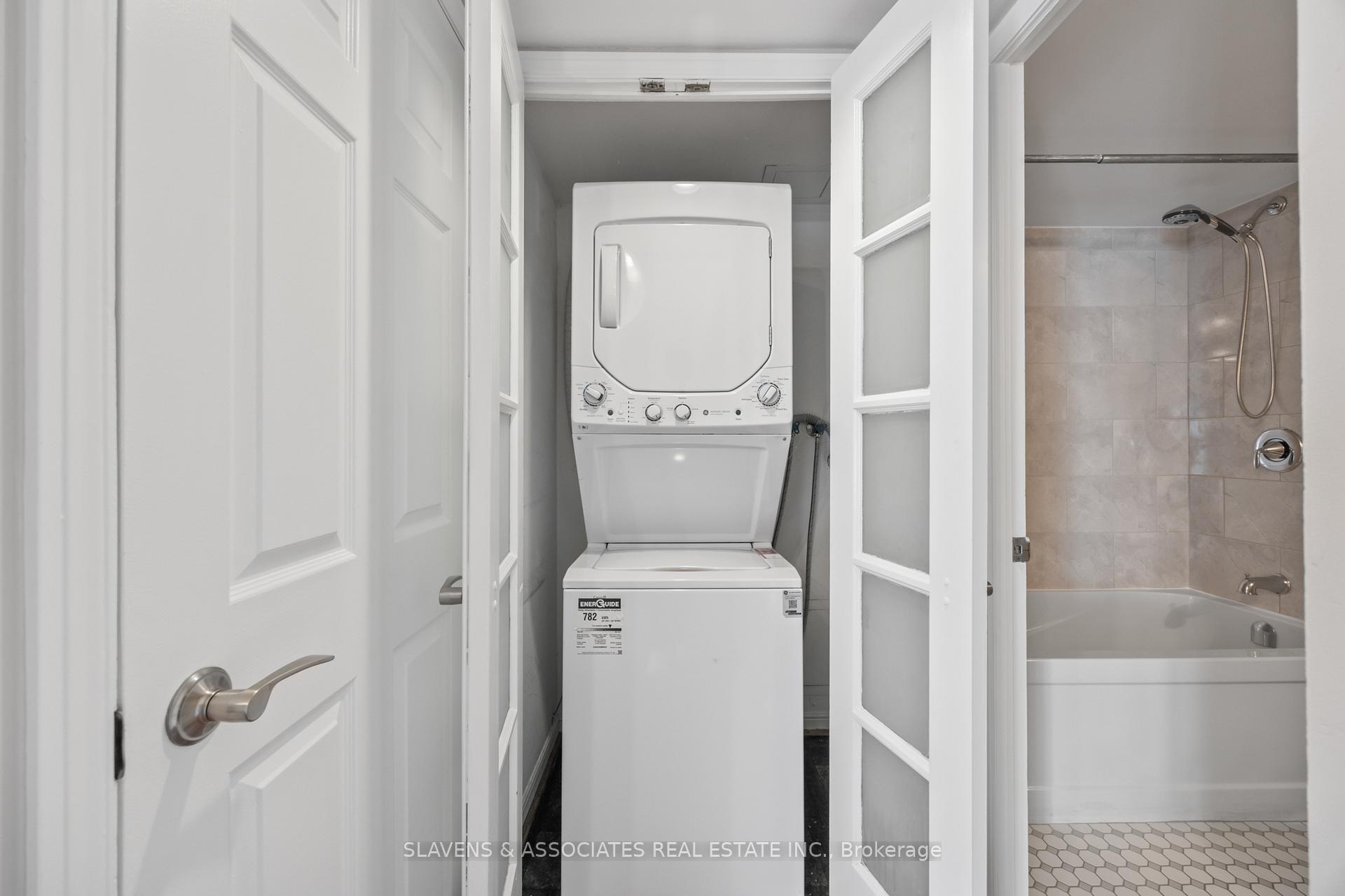 2 Bedrooms Condo at 71 Charles,  Toronto For sale