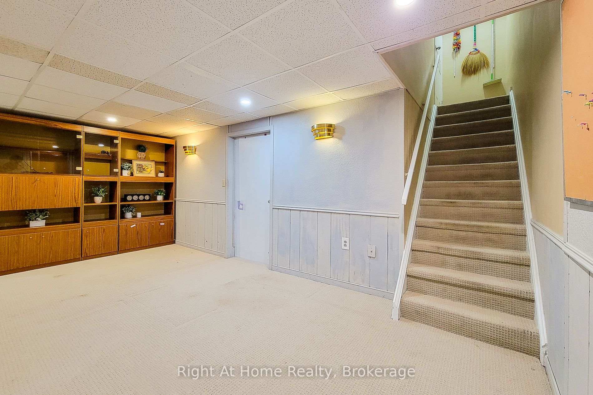 3 Bedrooms Condo at 8 Glenburn, Hamilton For sale