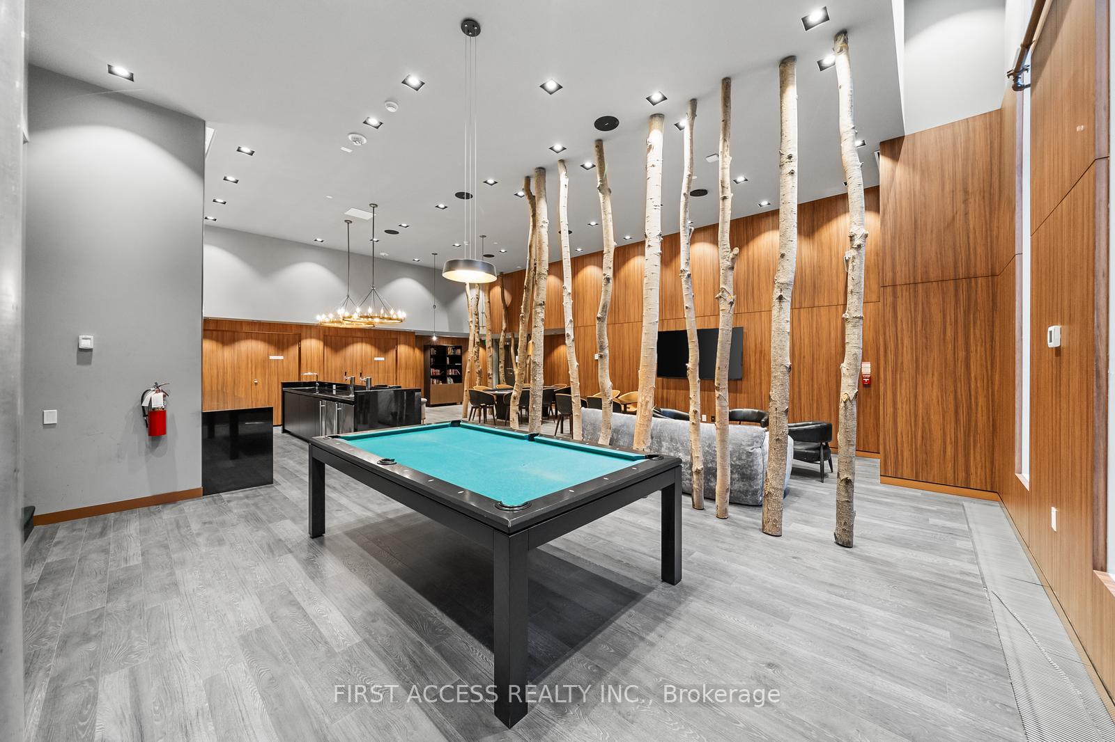 2 Bedrooms Condo at 161 Roehampton,  Toronto For sale
