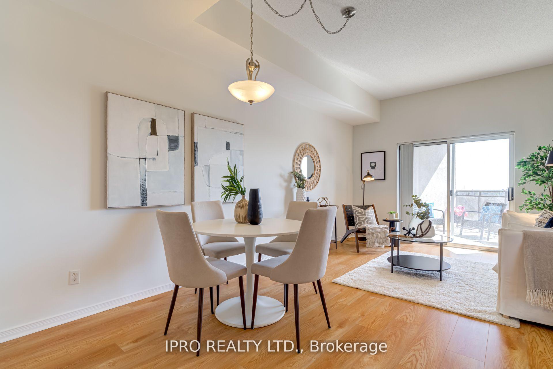 2 Bedrooms Condo at 1 Maison Parc, Vaughan For sale