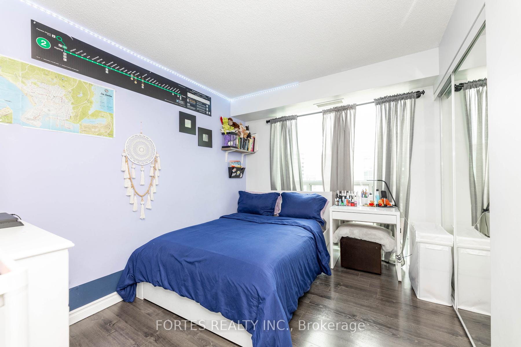 2 Bedrooms Condo at 9 Michael Power,  Toronto For sale