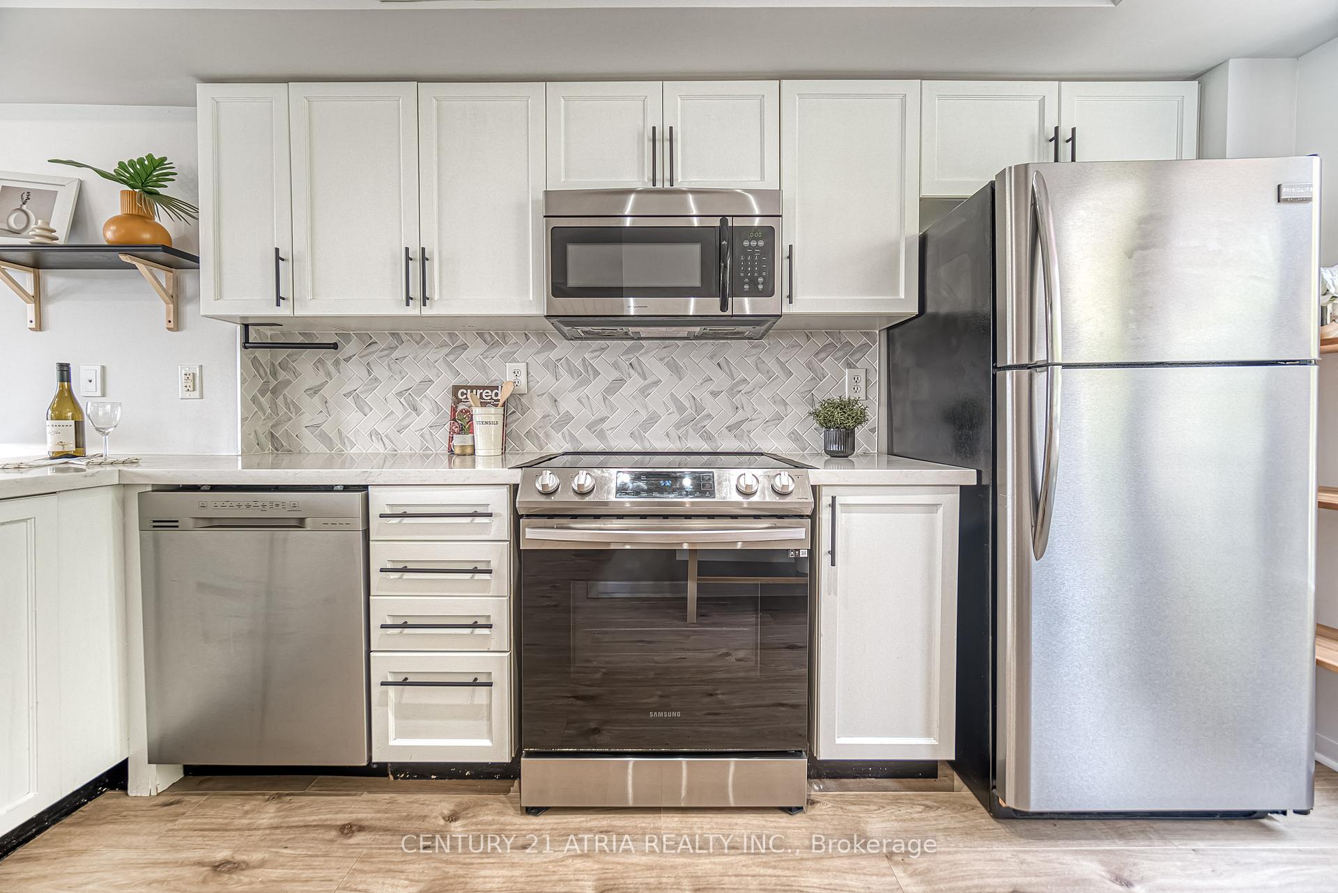 2 Bedrooms Condo at 8 Frances Loring, Toronto For sale