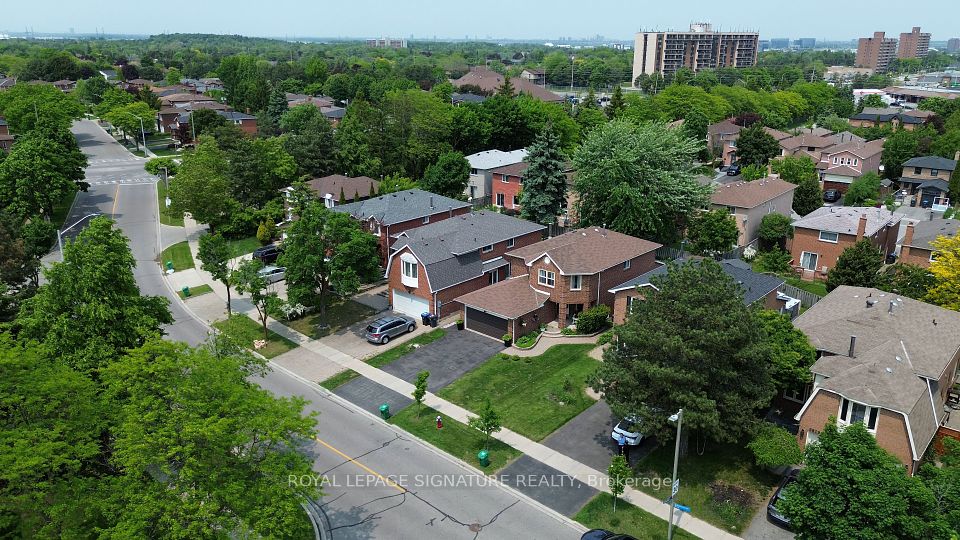 6827 Edenwood