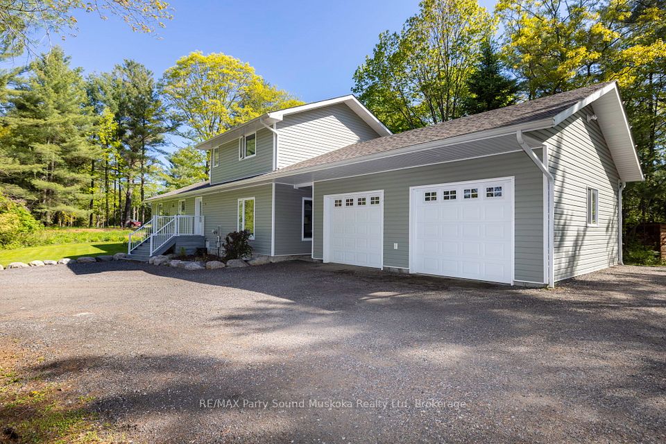 8 PINERIDGE Drive, McDougall, ON P2A 2W9