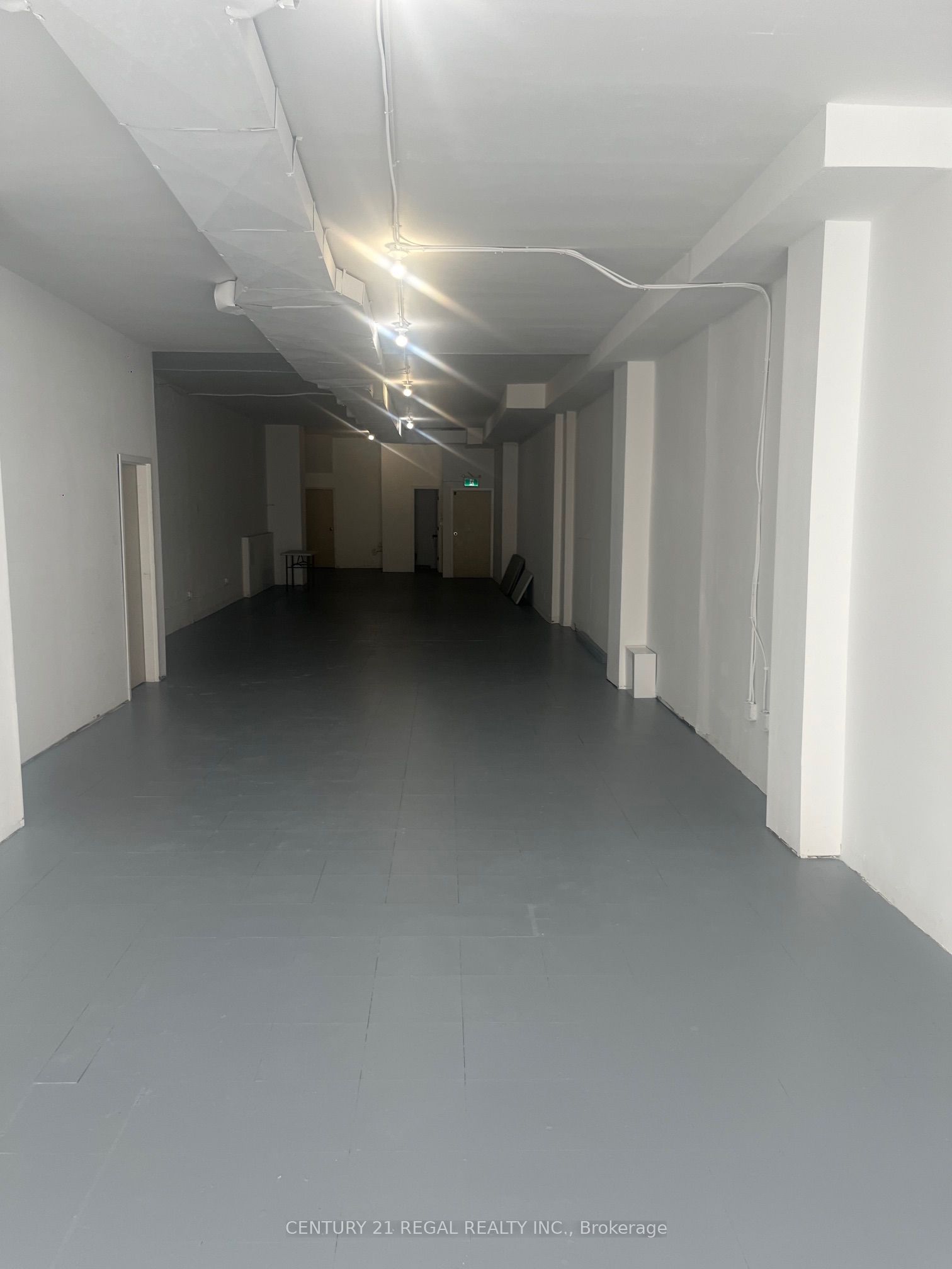 998 Bloor Street W