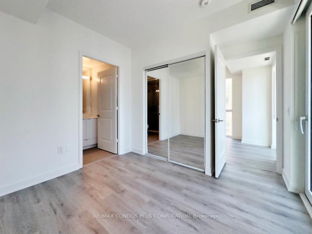 2 Bedrooms Condo at 100 Dalhousie, Toronto For sale