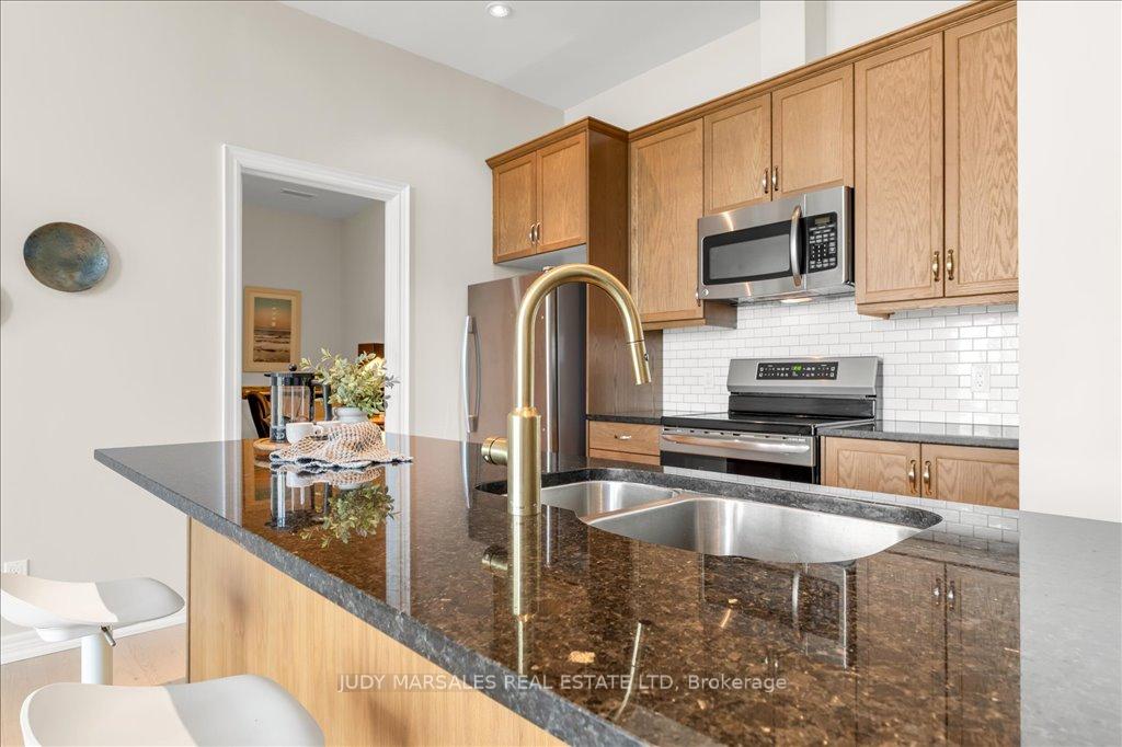 2 Bedrooms Condo at 50 Murray,  Hamilton For sale