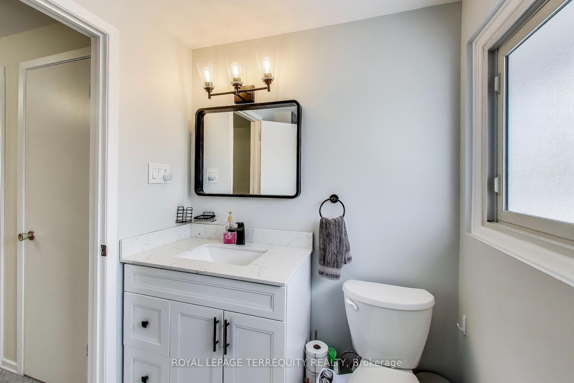 3 Bedrooms Condo at 2020 South Millway, Mississauga For sale