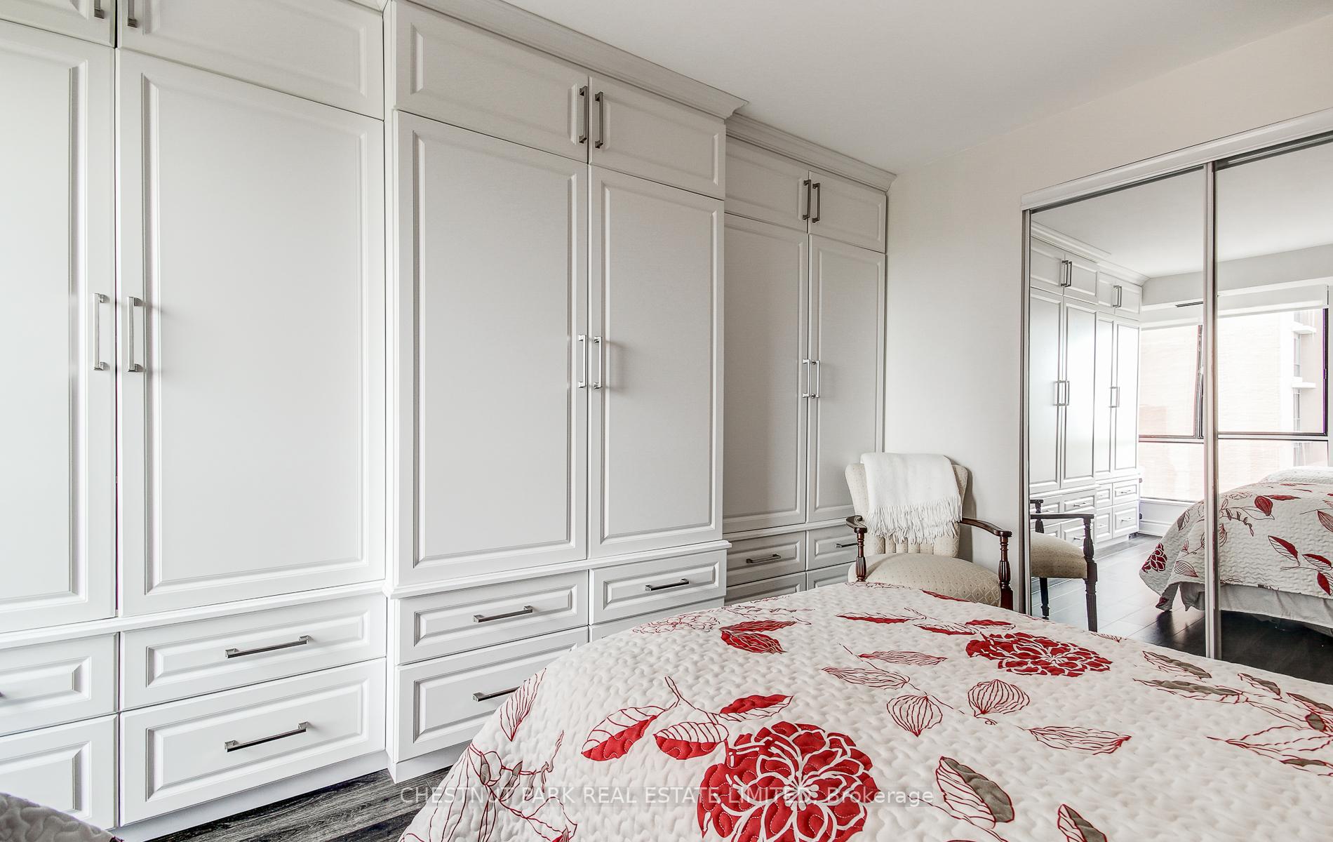 2 Bedrooms Condo at 1400 Dixie, Mississauga For sale