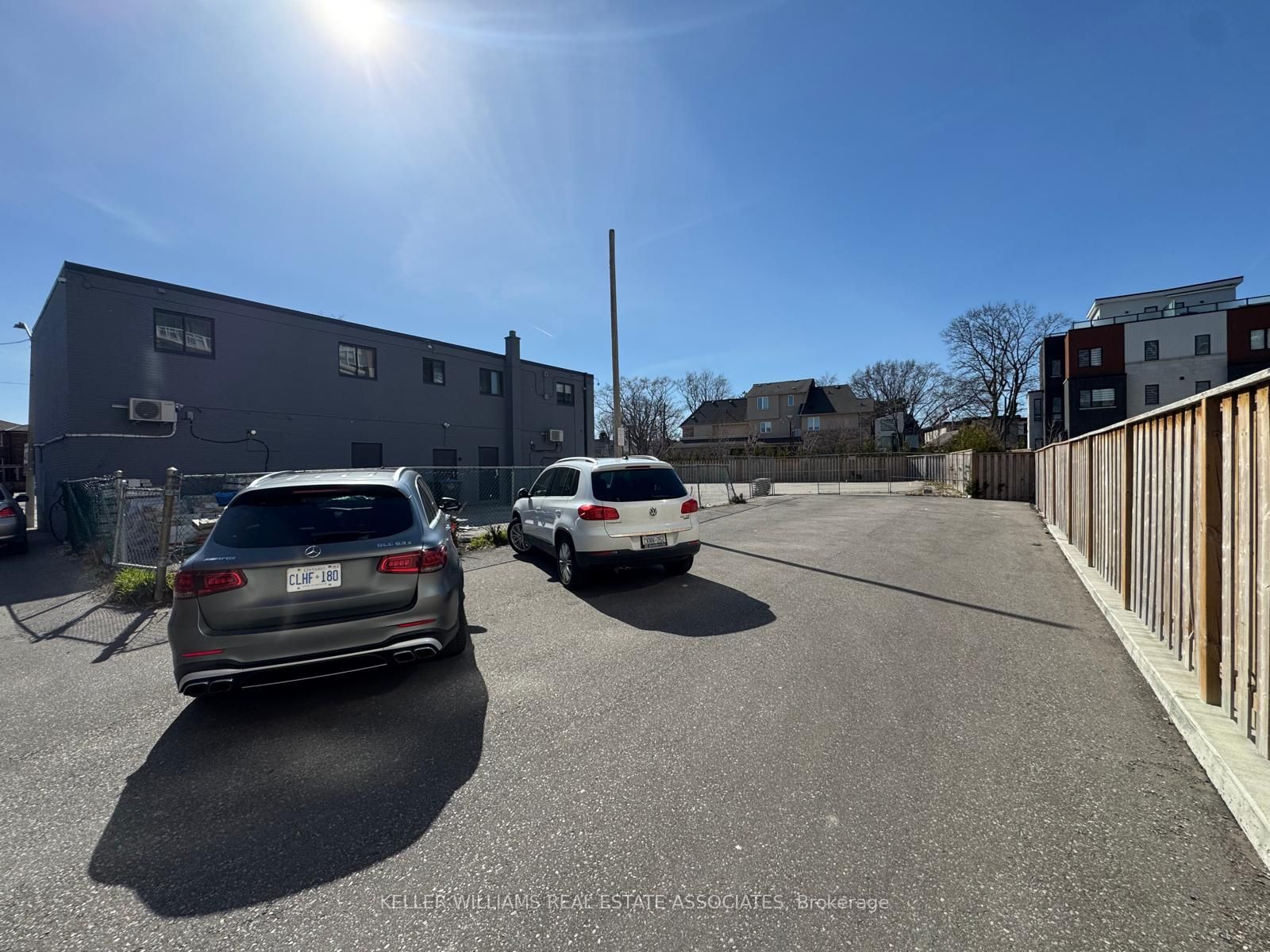 300 Lakeshore Road W
