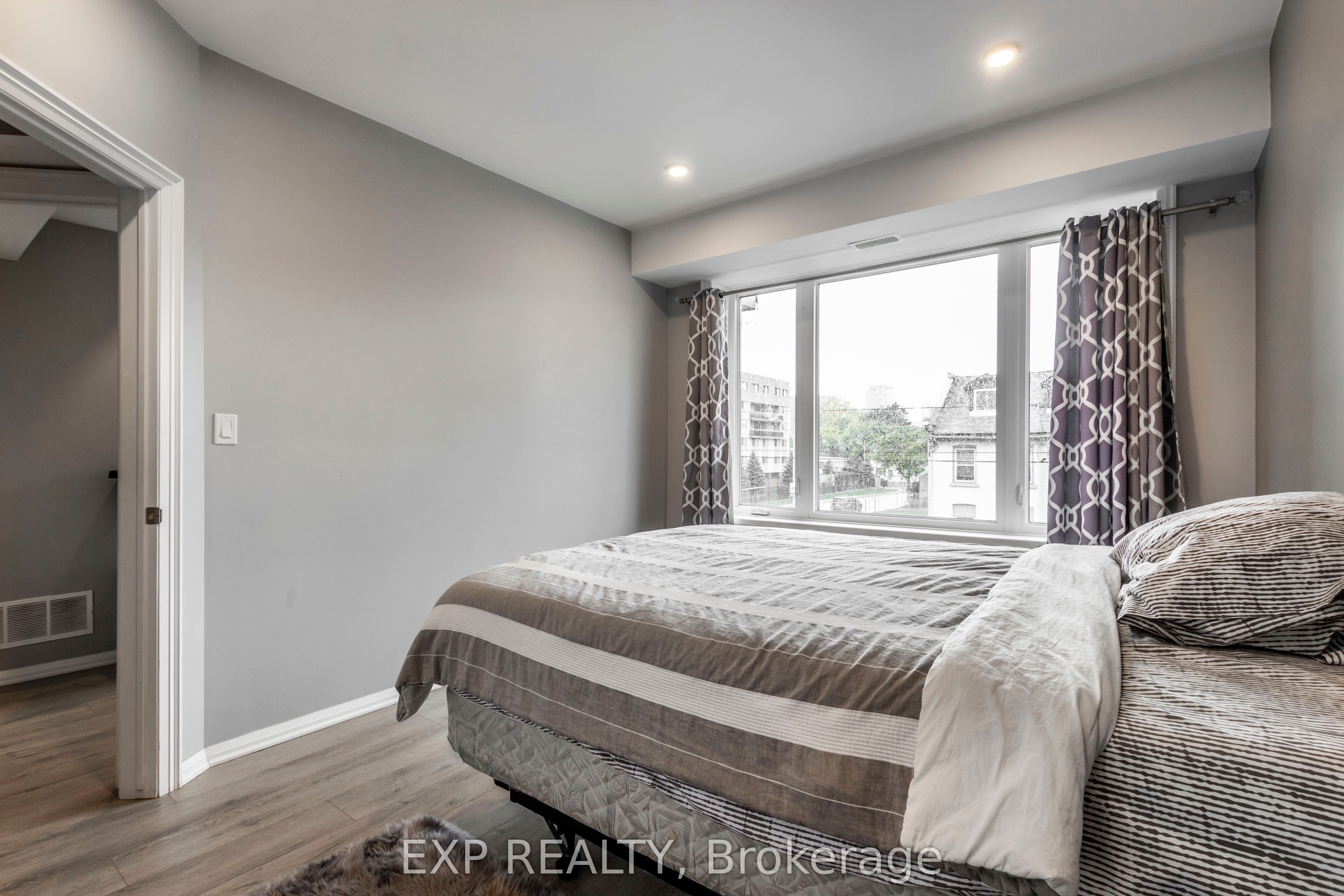 144 Wellington Street N, #2