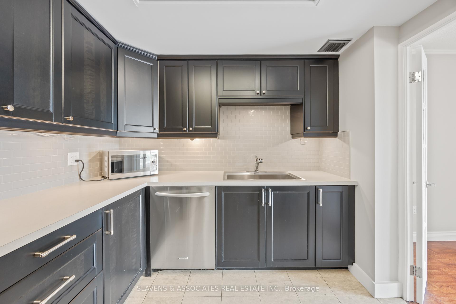 2 Bedrooms Condo at 71 Charles,  Toronto For sale