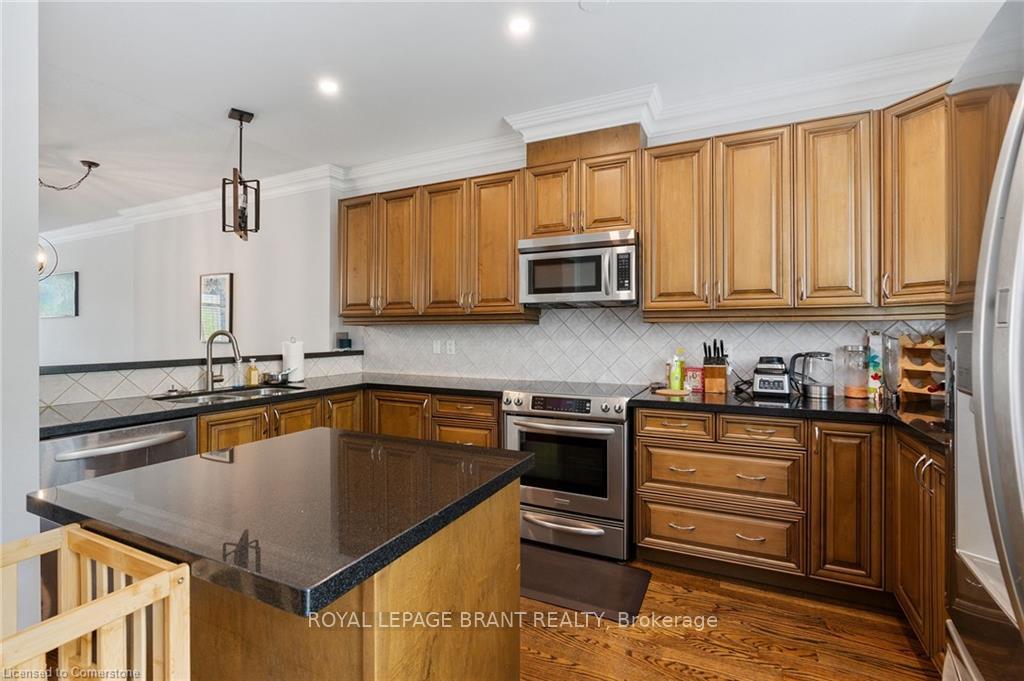 3 Bedrooms Condo at 6995 Glory, Mississauga For sale