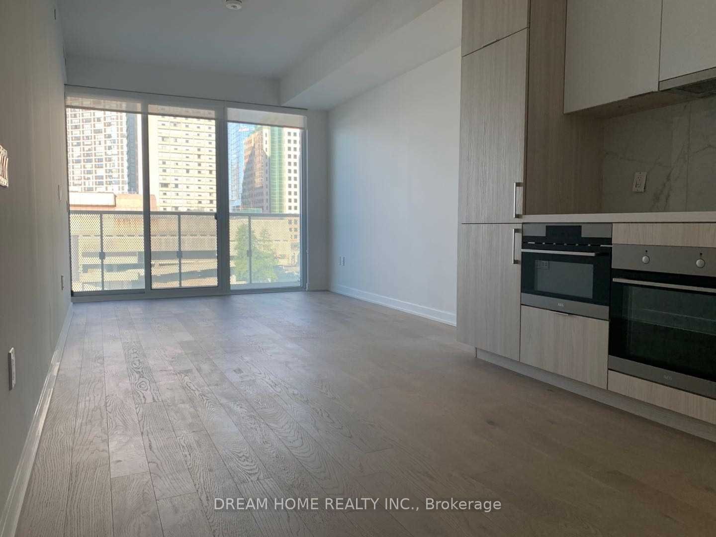 15 Queens Quay E, #515