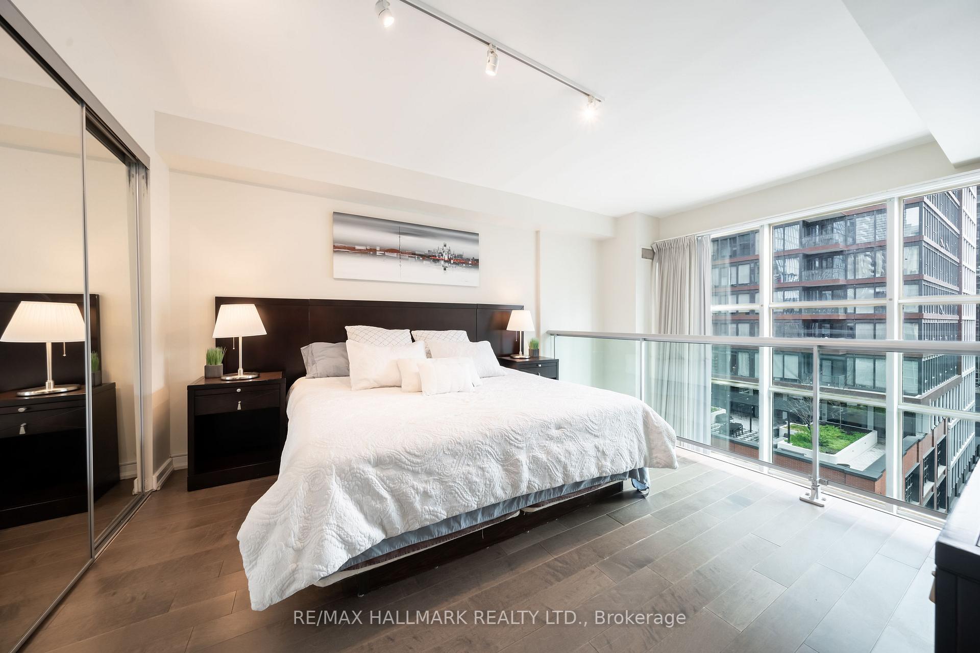 2 Bedrooms Condo at 36 Blue Jays,  Toronto For sale