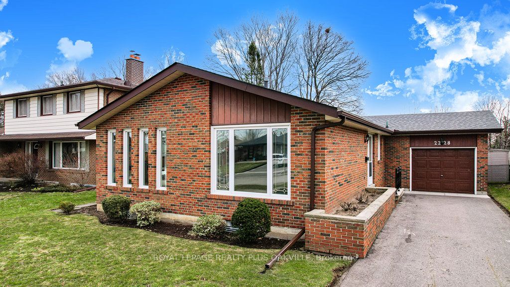 2228 Belfast Crescent, Mississauga, ON L5K 1N9