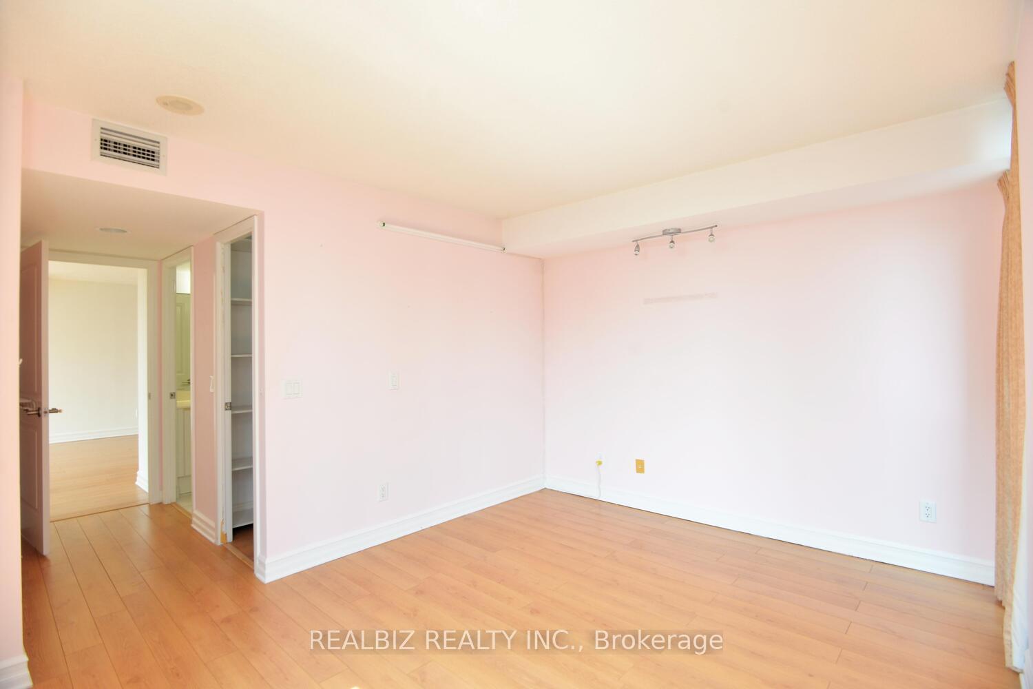 3 Bedrooms Condo at 4968 Yonge, Toronto For sale