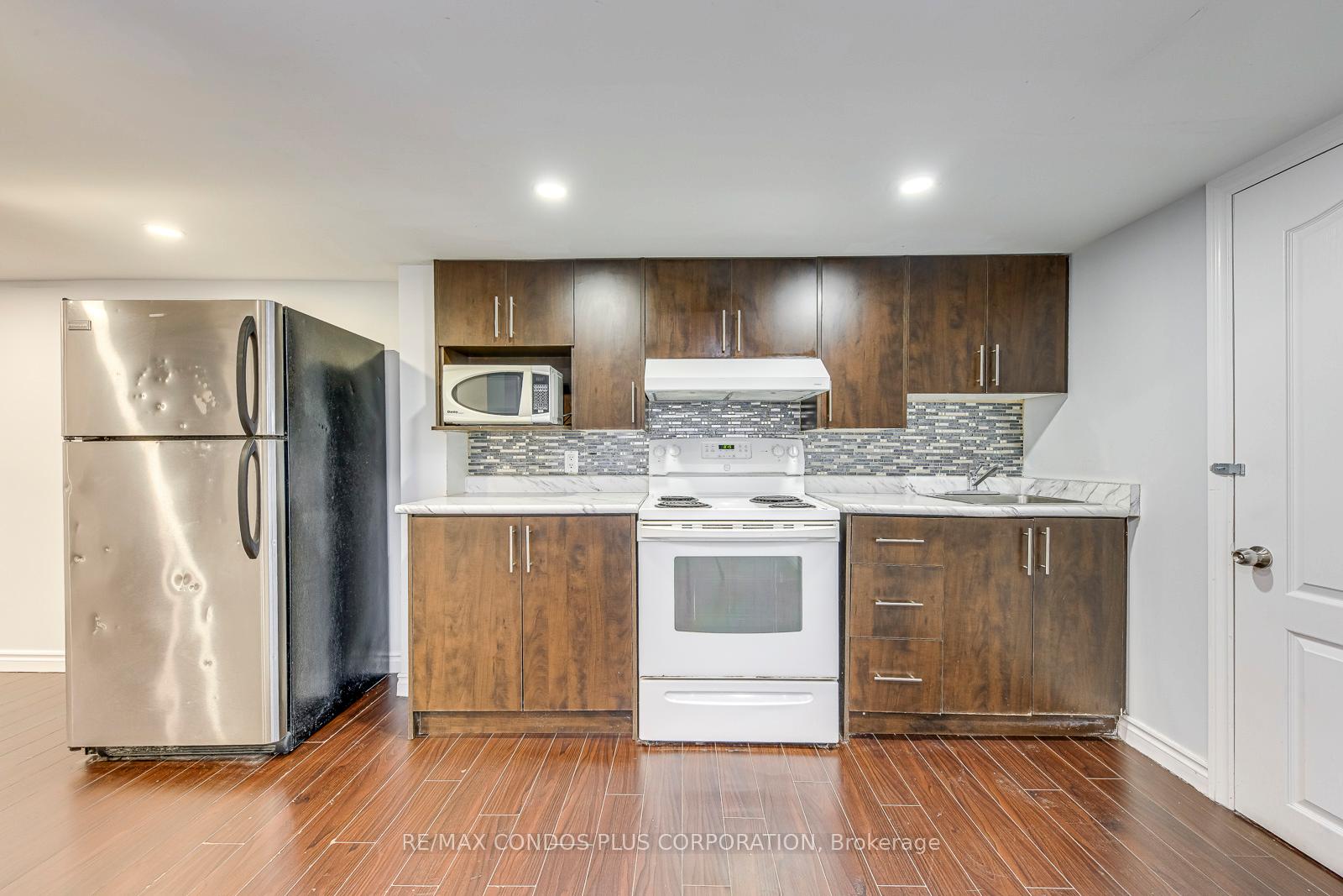 5 Bedrooms Condo at 1015 Galesway, Mississauga For sale