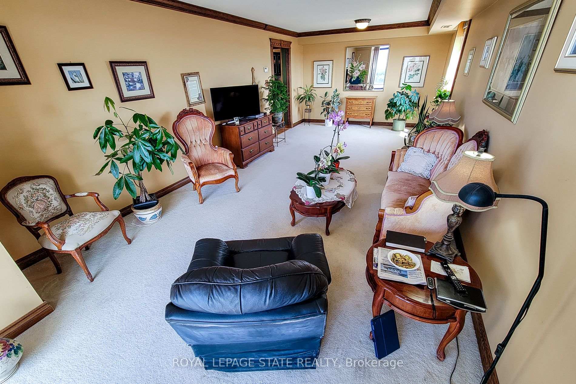 3 Bedrooms Condo at 301 Frances, Hamilton For sale