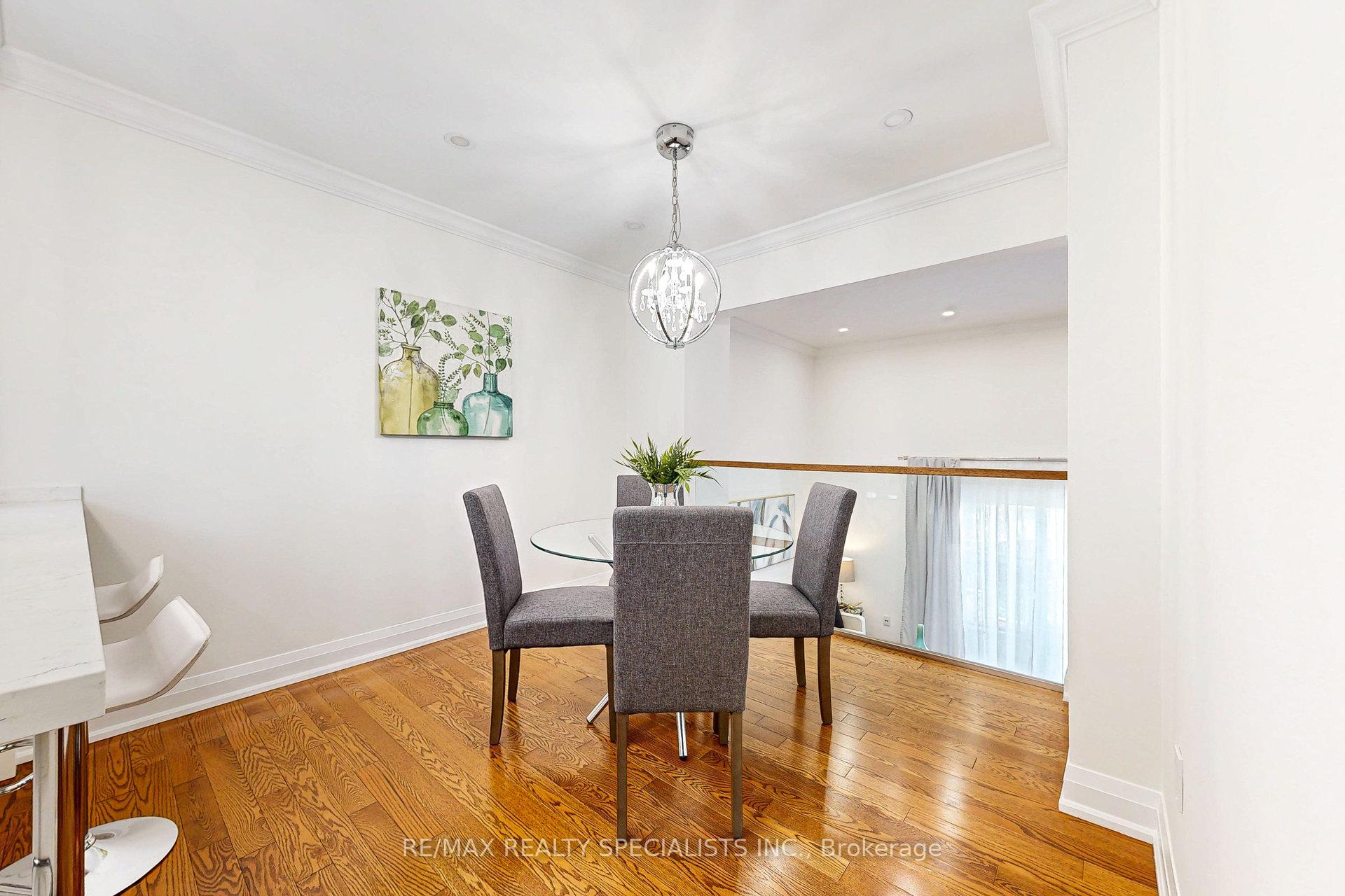 3 Bedrooms Condo at 2035 Asta, Mississauga For sale