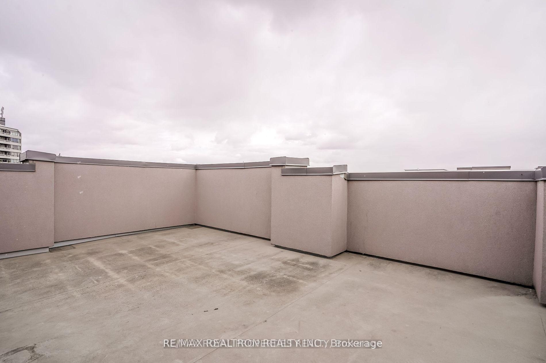 2 Bedrooms Condo at 80 Orchid Place, Toronto For sale
