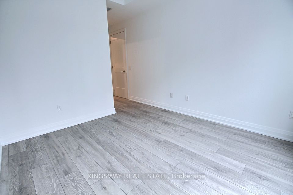 https://trreb-image.ampre.ca/hBr6wFGqwXhyi0AE0M5Lze7DP2kdrW7SUiyAOfOc-Qc/rs:fit:960:960/wm:.5:so:0:50:.4/wmsh:10/wmt:PHNwYW4gZm9yZWdyb3VuZD0nd2hpdGUnIGZvbnQ9JzY4Jz5LSU5HU1dBWSBSRUFMIEVTVEFURSwgQnJva2VyYWdlPC9zcGFuPg/L3RycmViL2xpc3RpbmdzLzQwLzg5LzA3LzEyL3AvZjE0YjUyNDEtMmJlMy00MGNkLWFjZmMtOTE1MGEyZThjMDg2LmpwZw.jpg