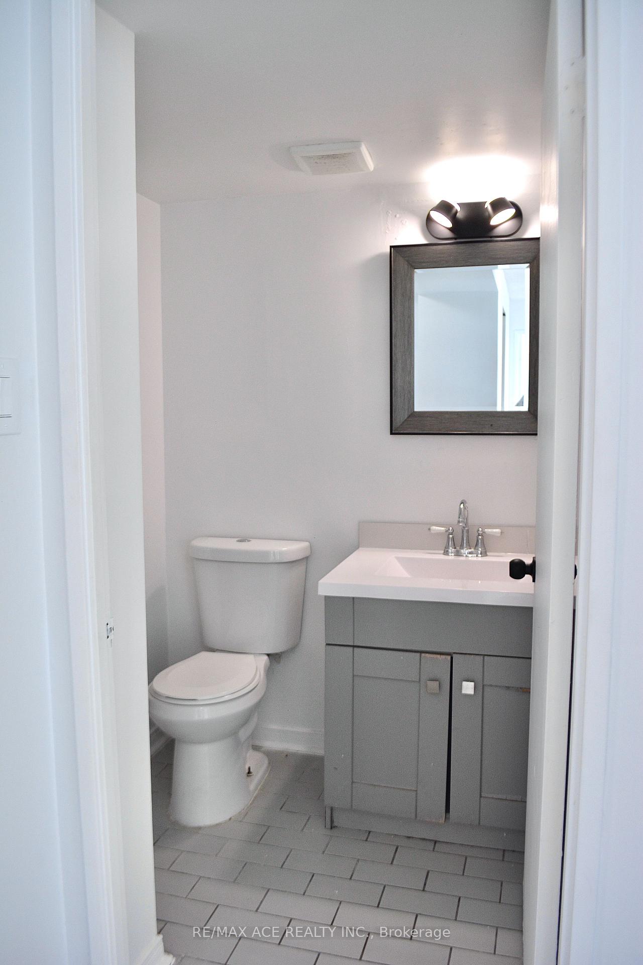 3 Bedrooms Condo at 330 Mccowan, Toronto For sale