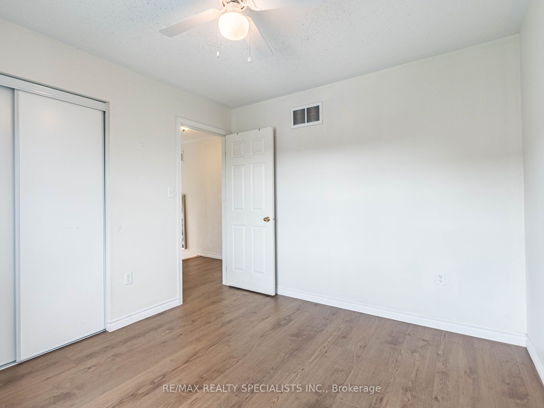 105 DECKER HOLLOW Circle
