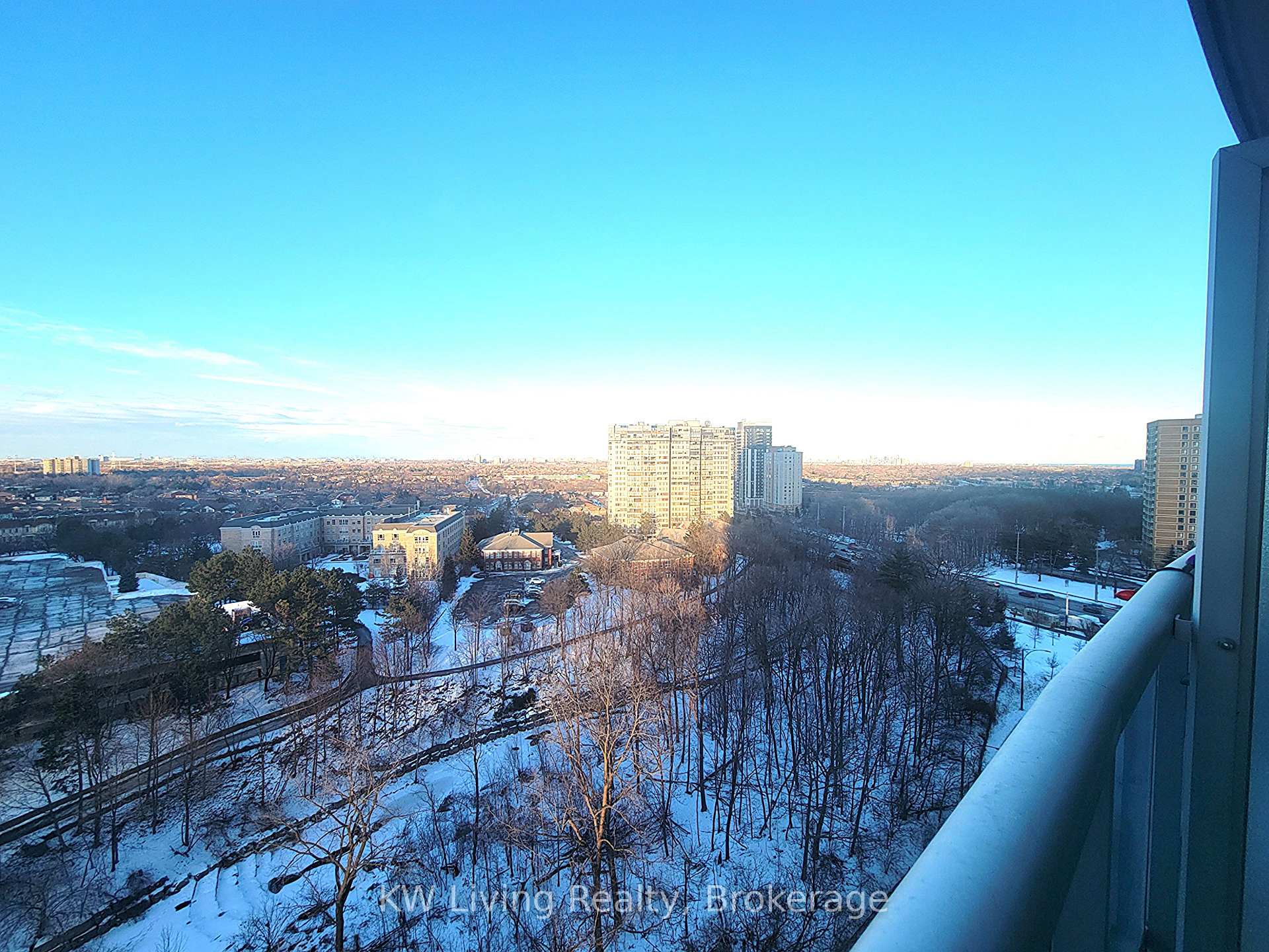 2 Bedrooms Condo at 80 Absolute,  Mississauga For sale