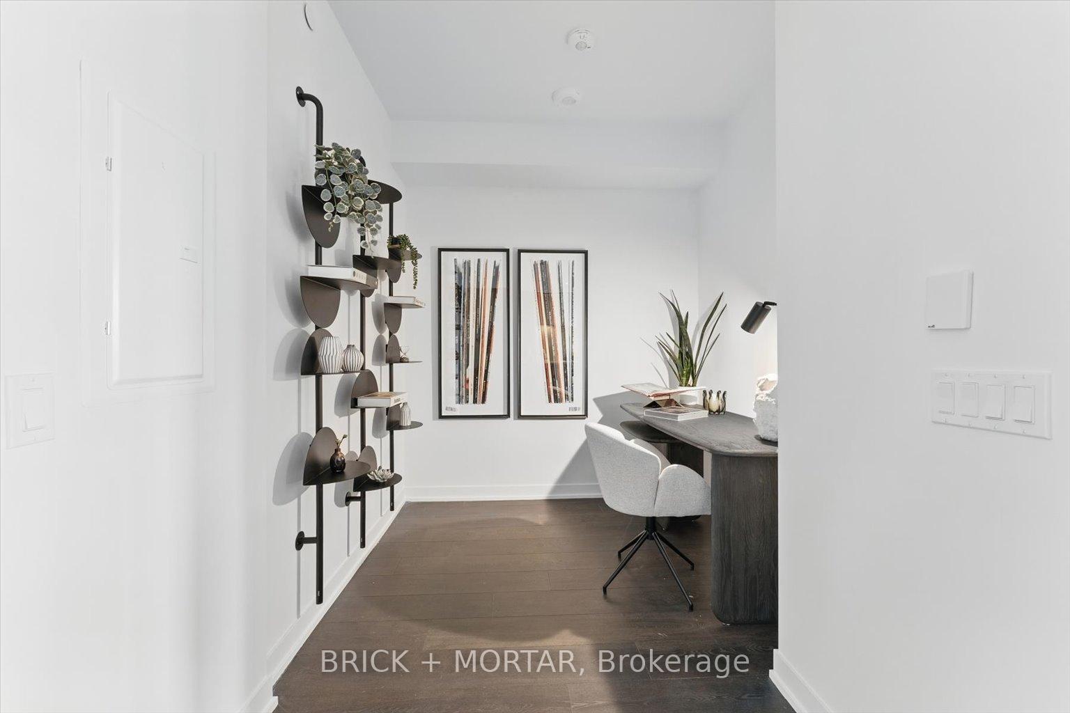 2 Bedrooms Condo at 1 Hillsdale, Toronto For sale