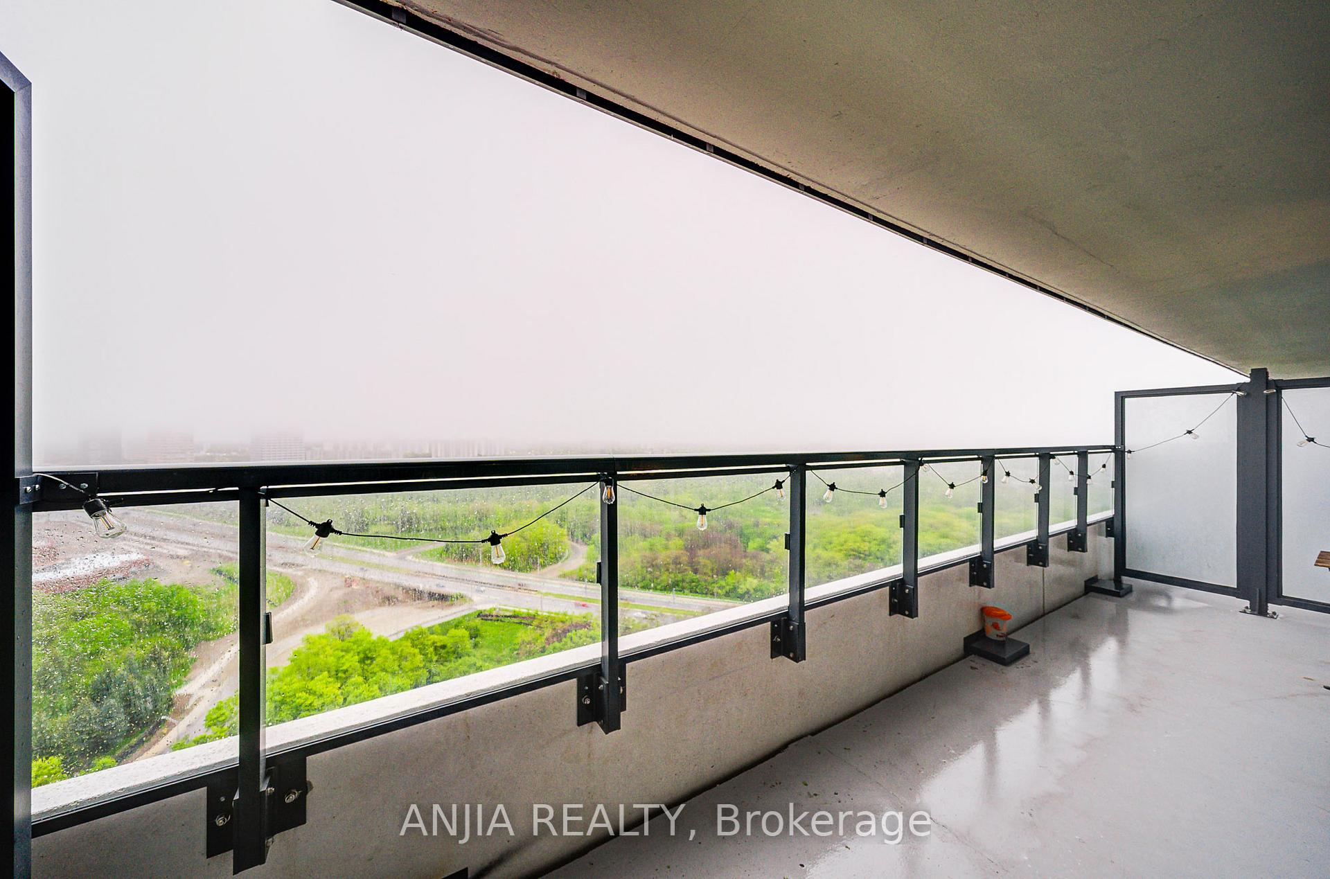 2 Bedrooms Condo at 30 Inn On The Park, Toronto For sale