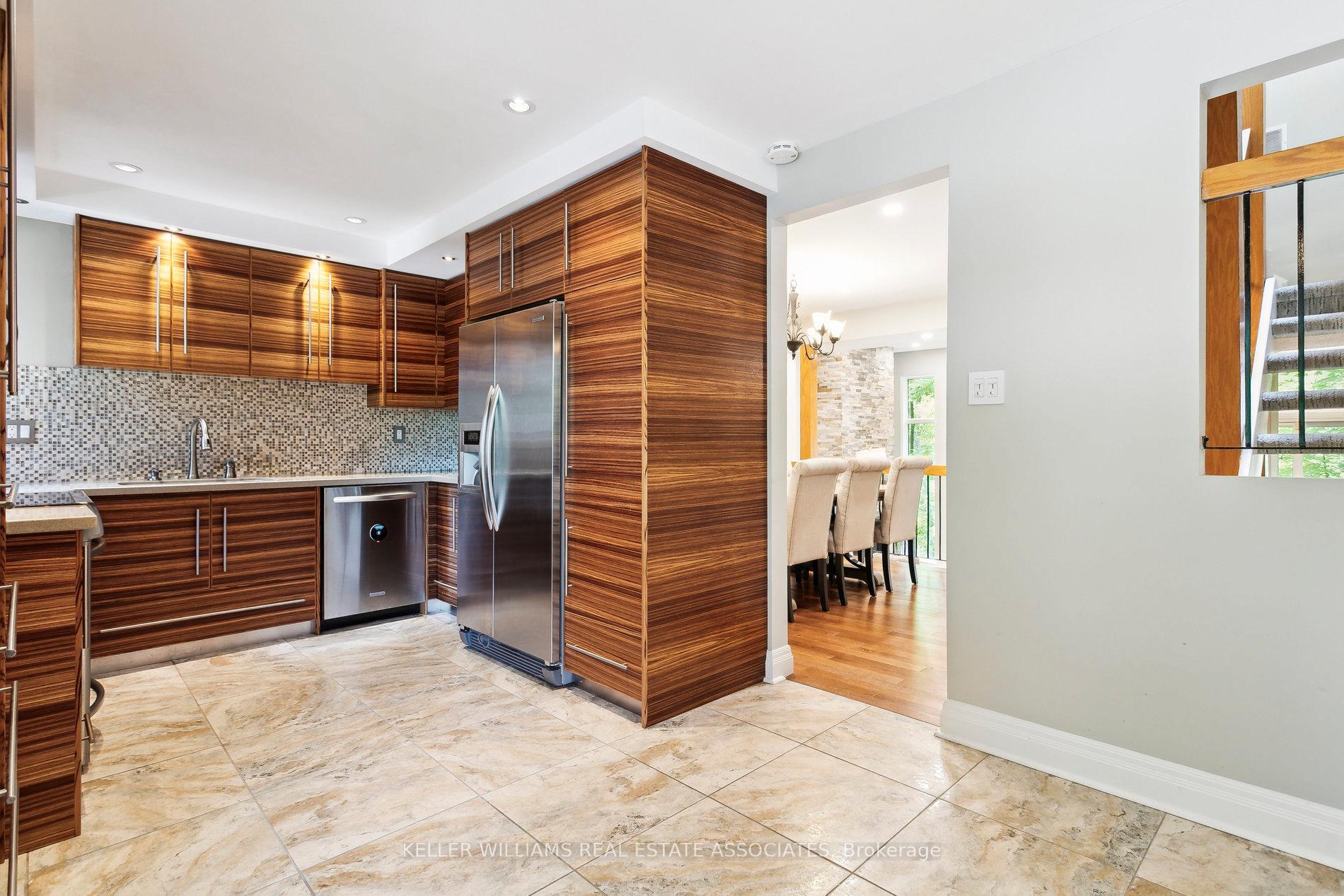 3 Bedrooms Condo at 1250 Marlborough, Oakville For sale