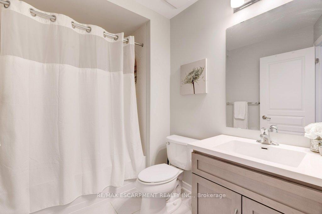 2 Bedrooms Condo at 257 Parkside, Hamilton For sale