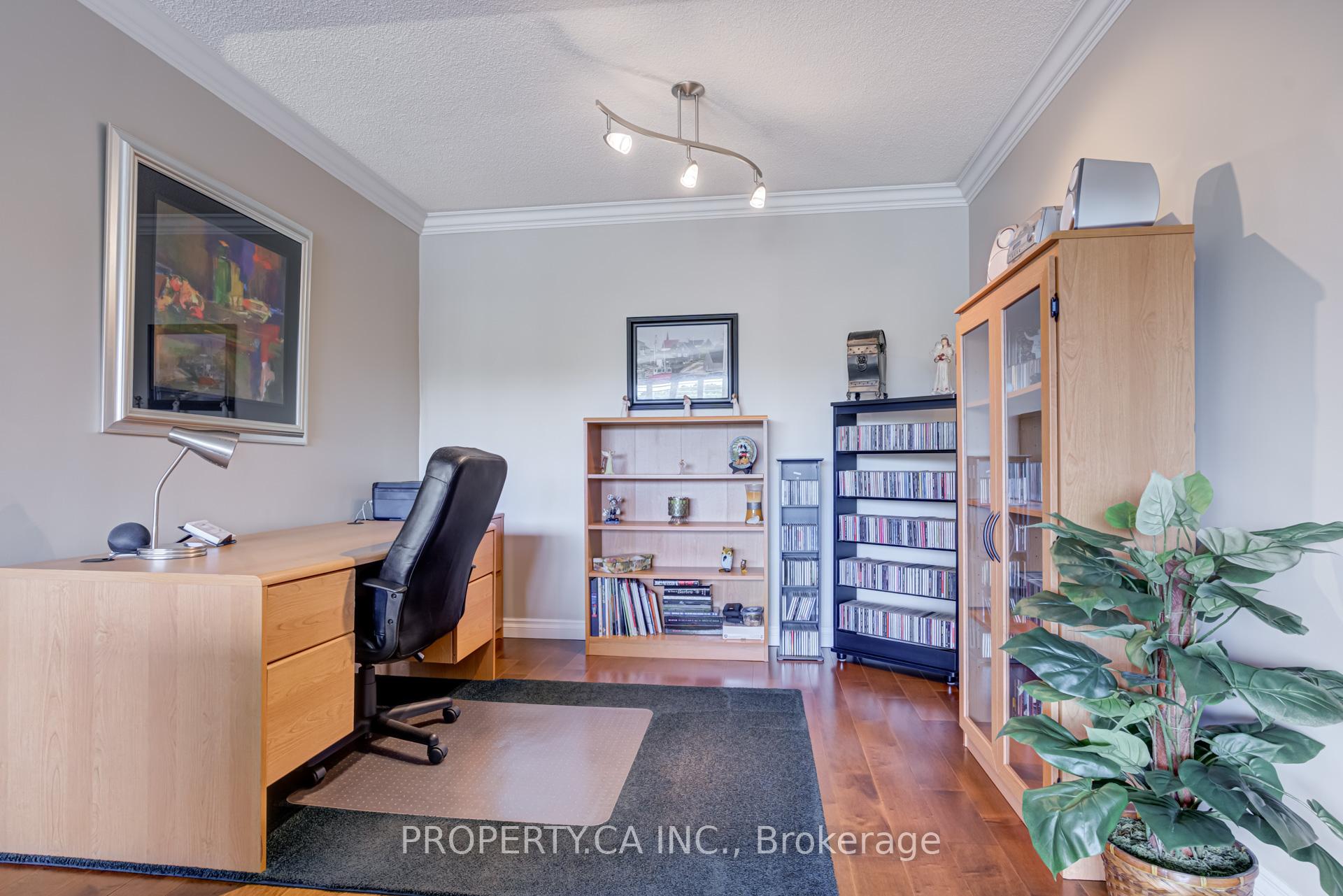 3 Bedrooms Condo at 1700 The Collegeway, Mississauga For sale
