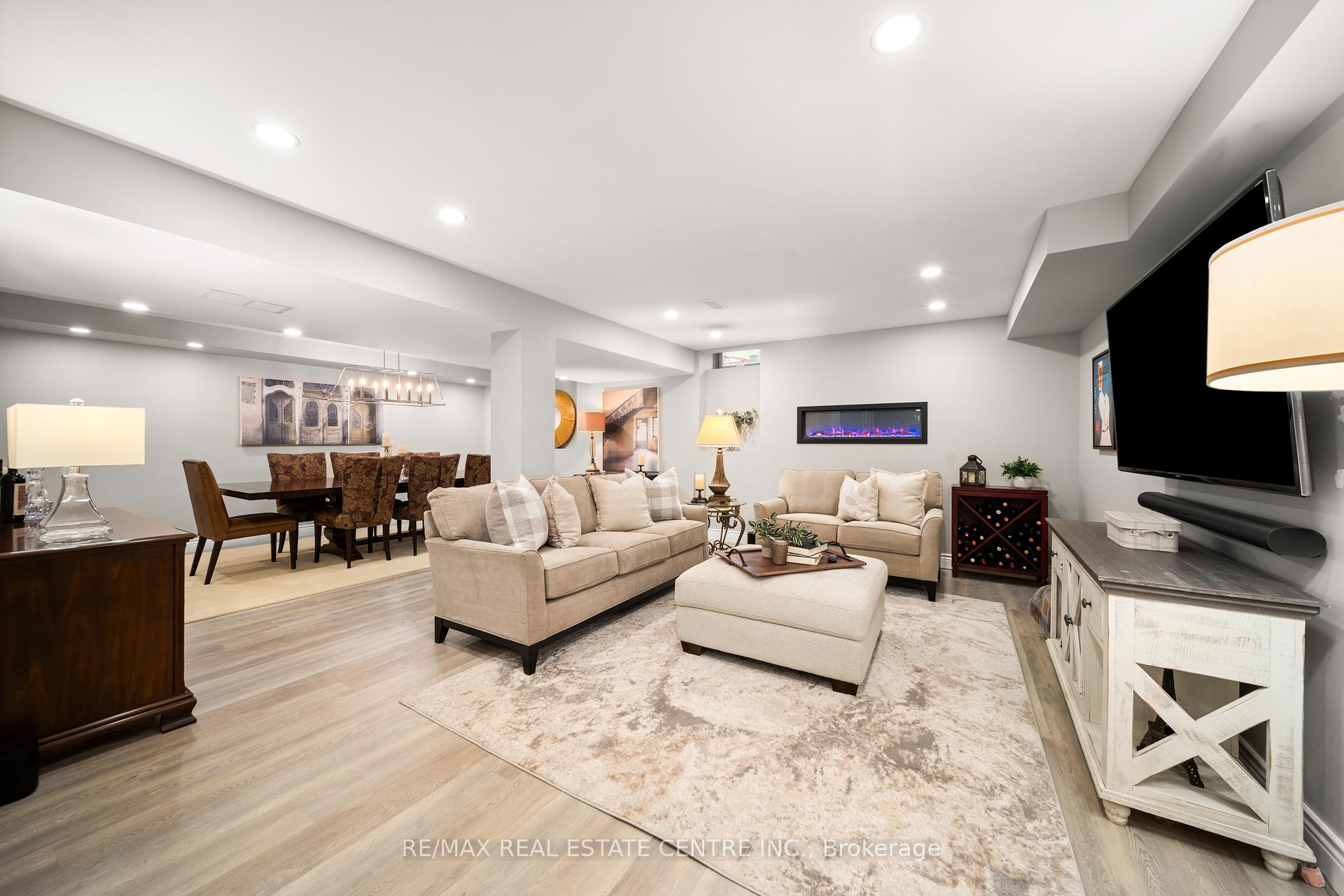 3 Bedrooms Condo at 441 Stonehenge, Hamilton For sale