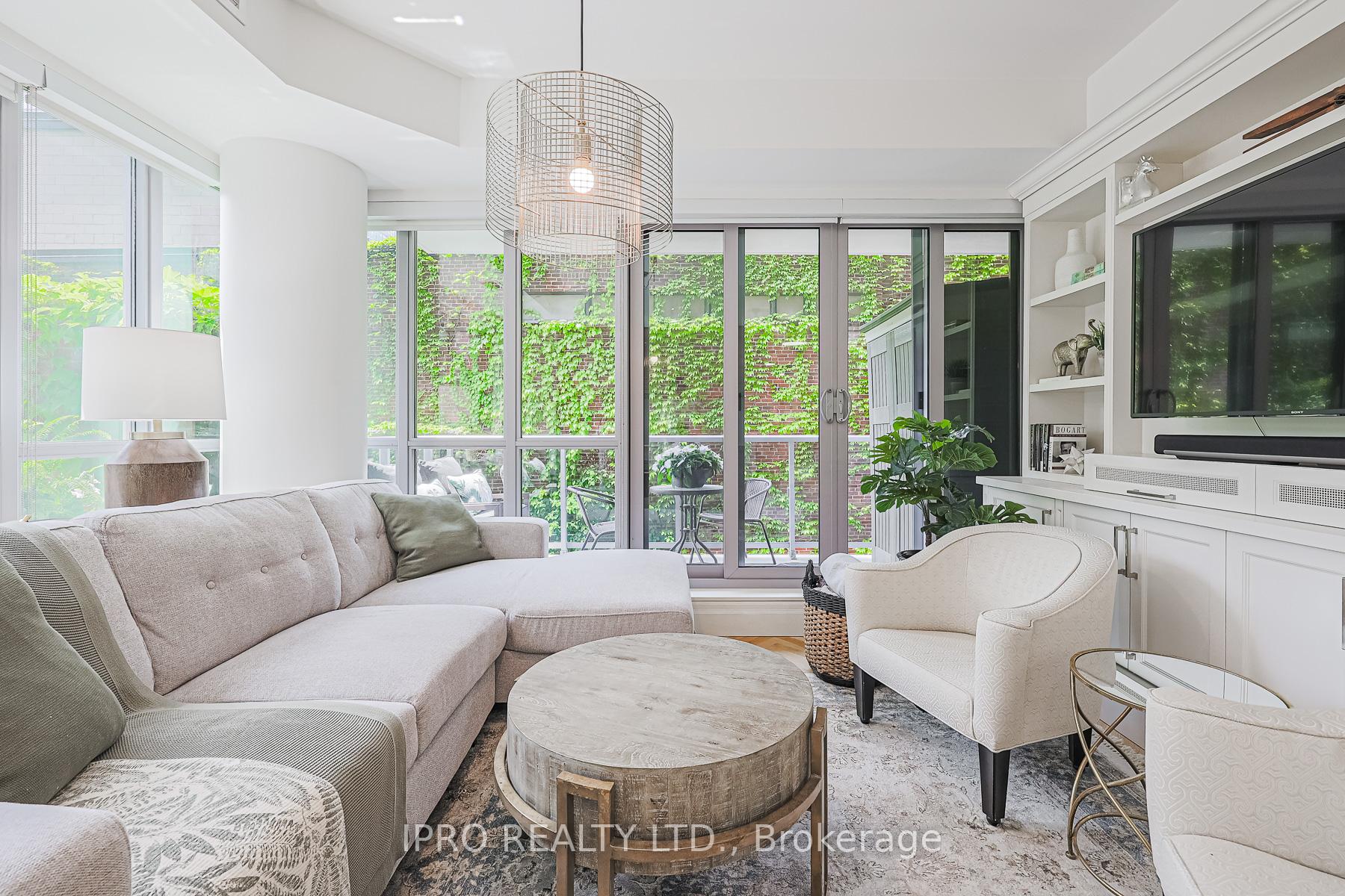 1 Bedroom Condo at 55 Front, Toronto For sale