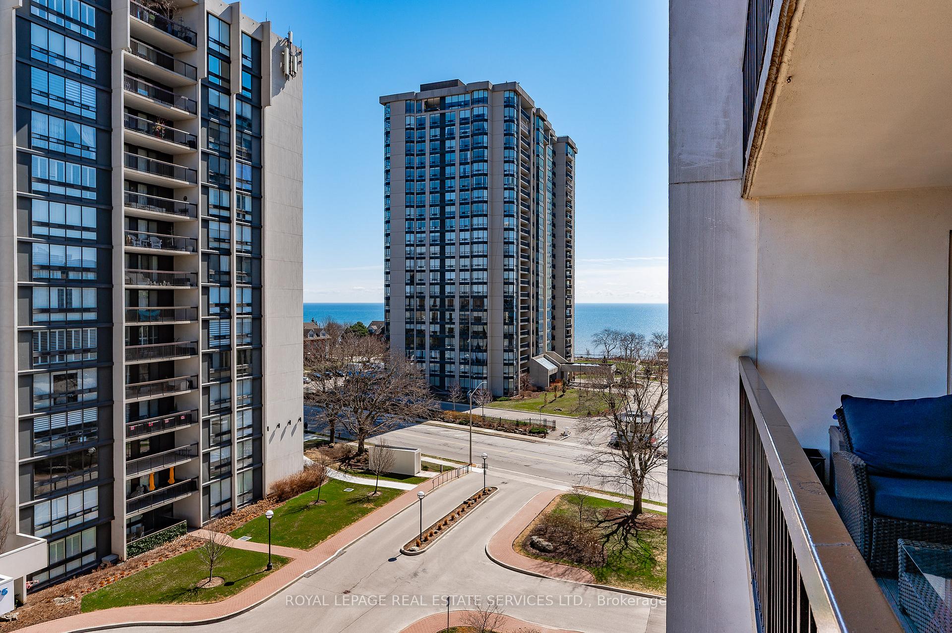2 Bedrooms Condo at 2185 Marine,  Oakville For sale