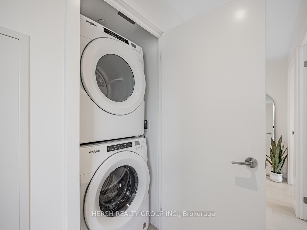 2 Bedrooms Condo at 160 Kingsway,  Toronto For sale