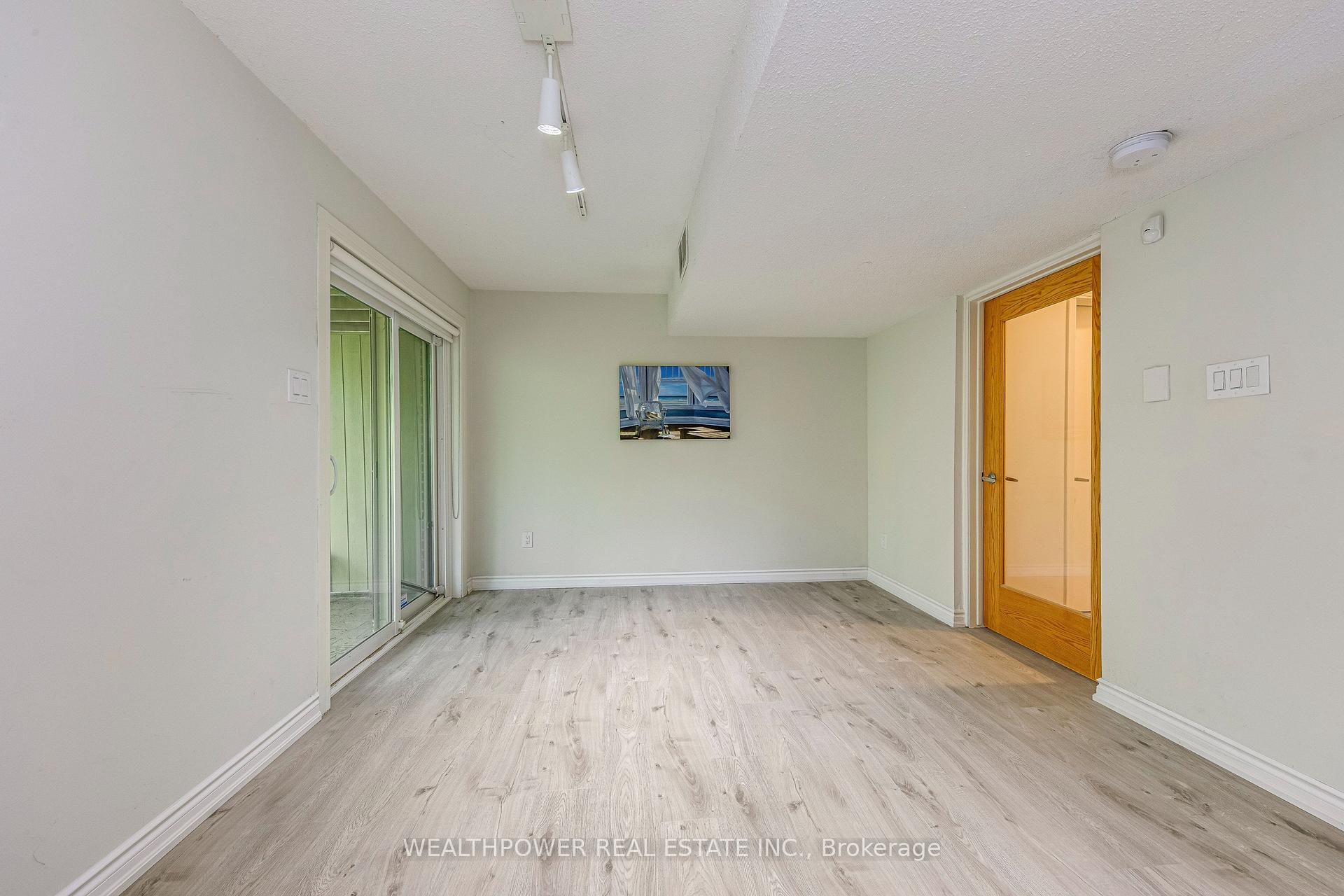 3 Bedrooms Condo at 1250 Marlborough, Oakville For sale
