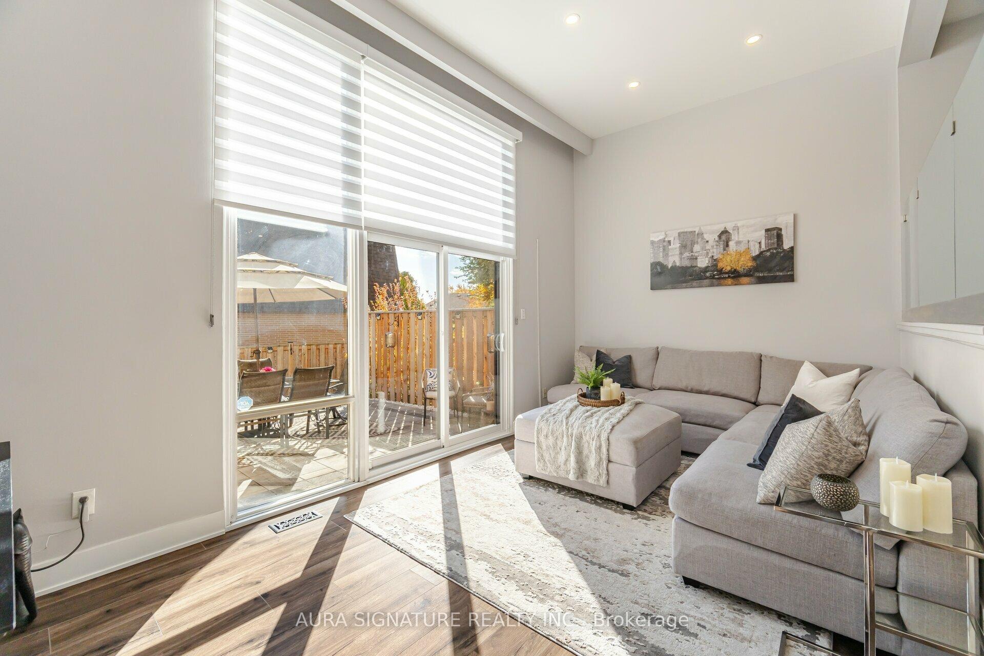 3 Bedrooms Condo at 88 Rainbow, Vaughan For sale