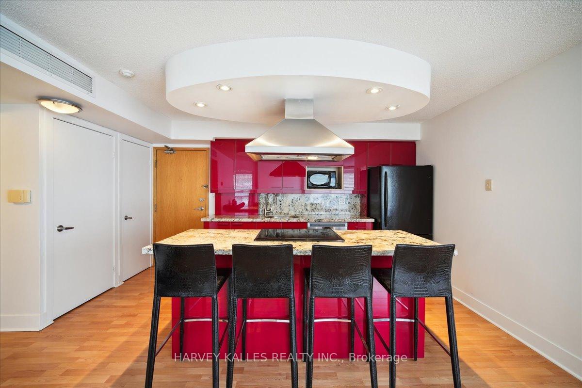 2 Bedrooms Condo at 550 Queens, Toronto For sale