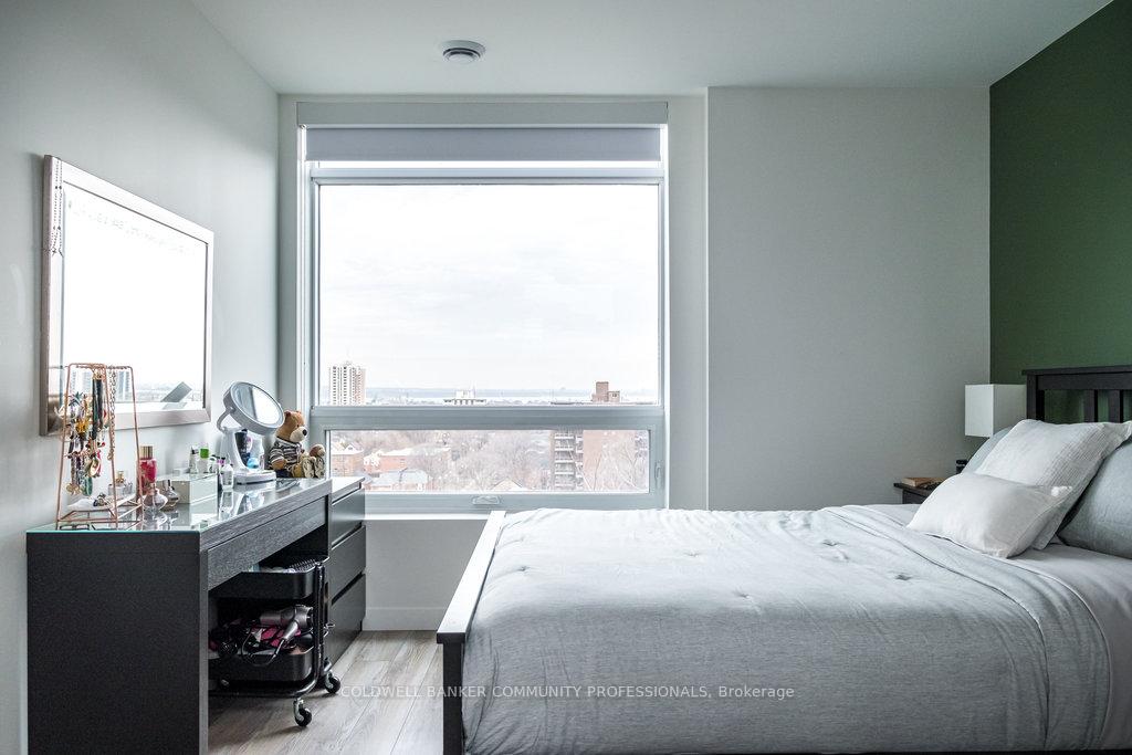 2 Bedrooms Condo at 467 Charlton, Hamilton For sale
