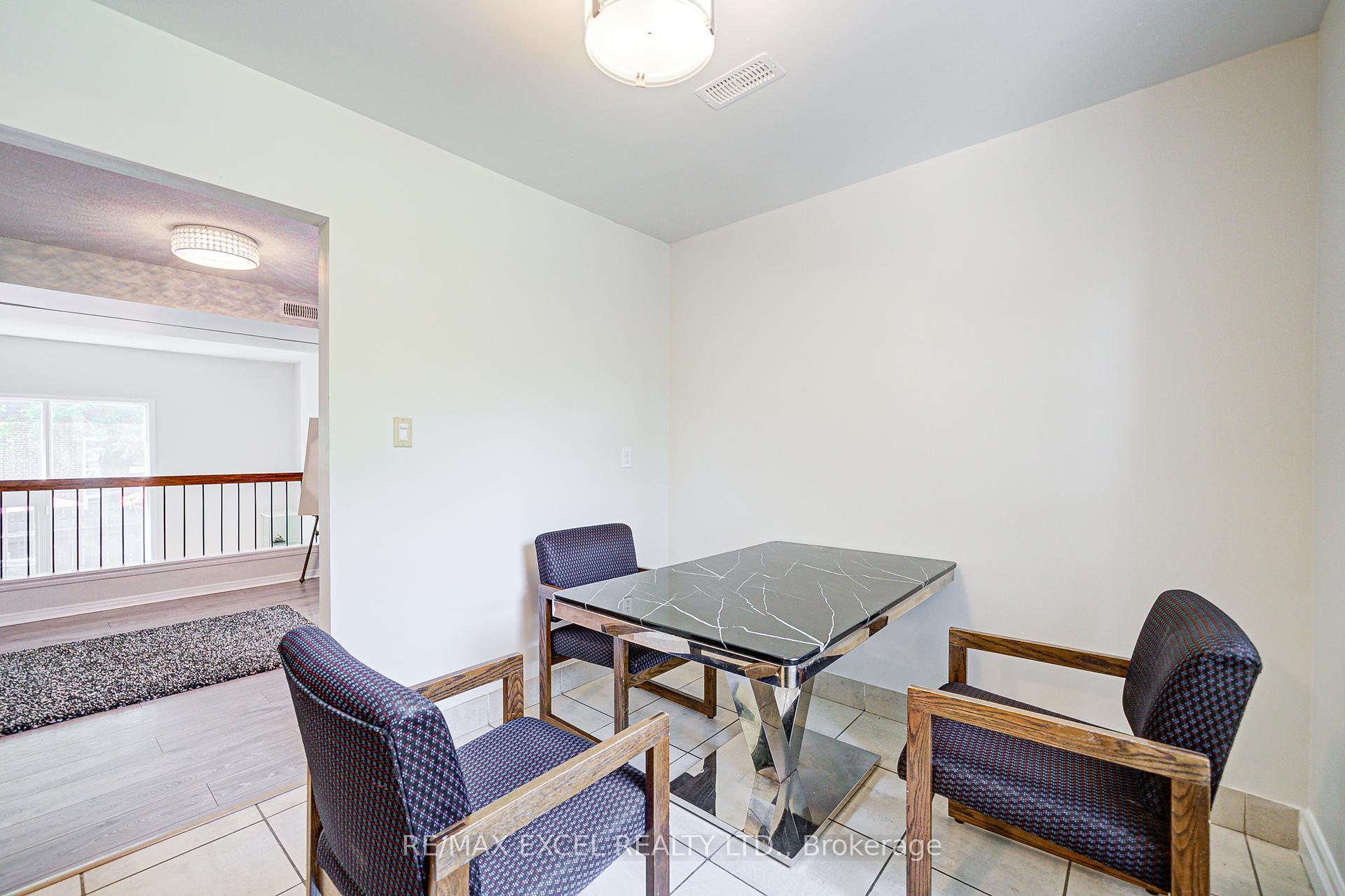 3 Bedrooms Condo at 20 Crockamhill, Toronto For sale