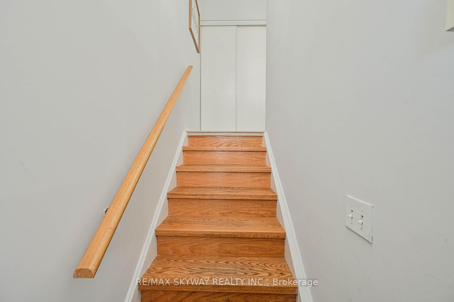 3 Bedrooms Condo at 50 Strathaven,  Mississauga For sale