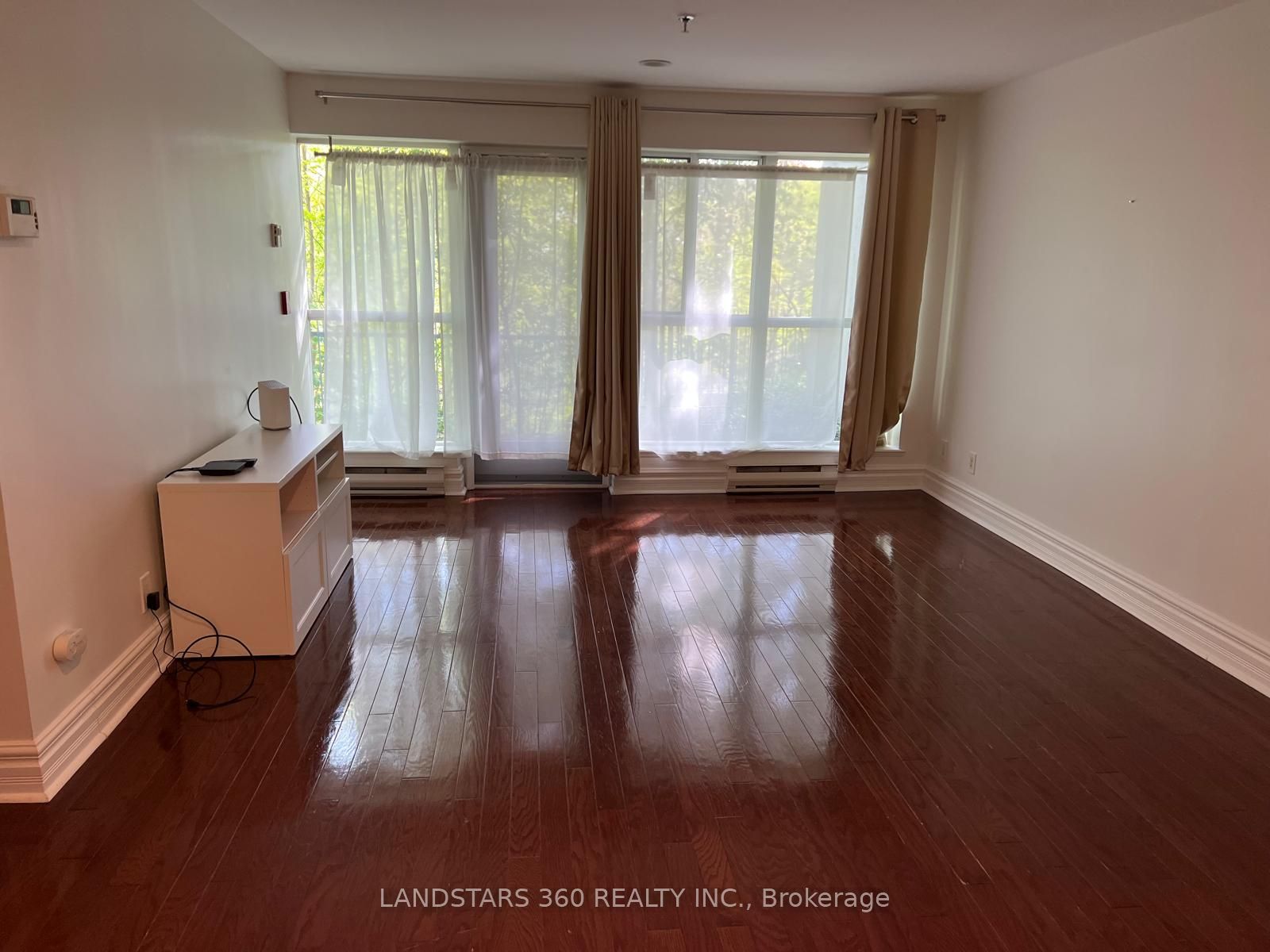 1 Watergarden Way, #4