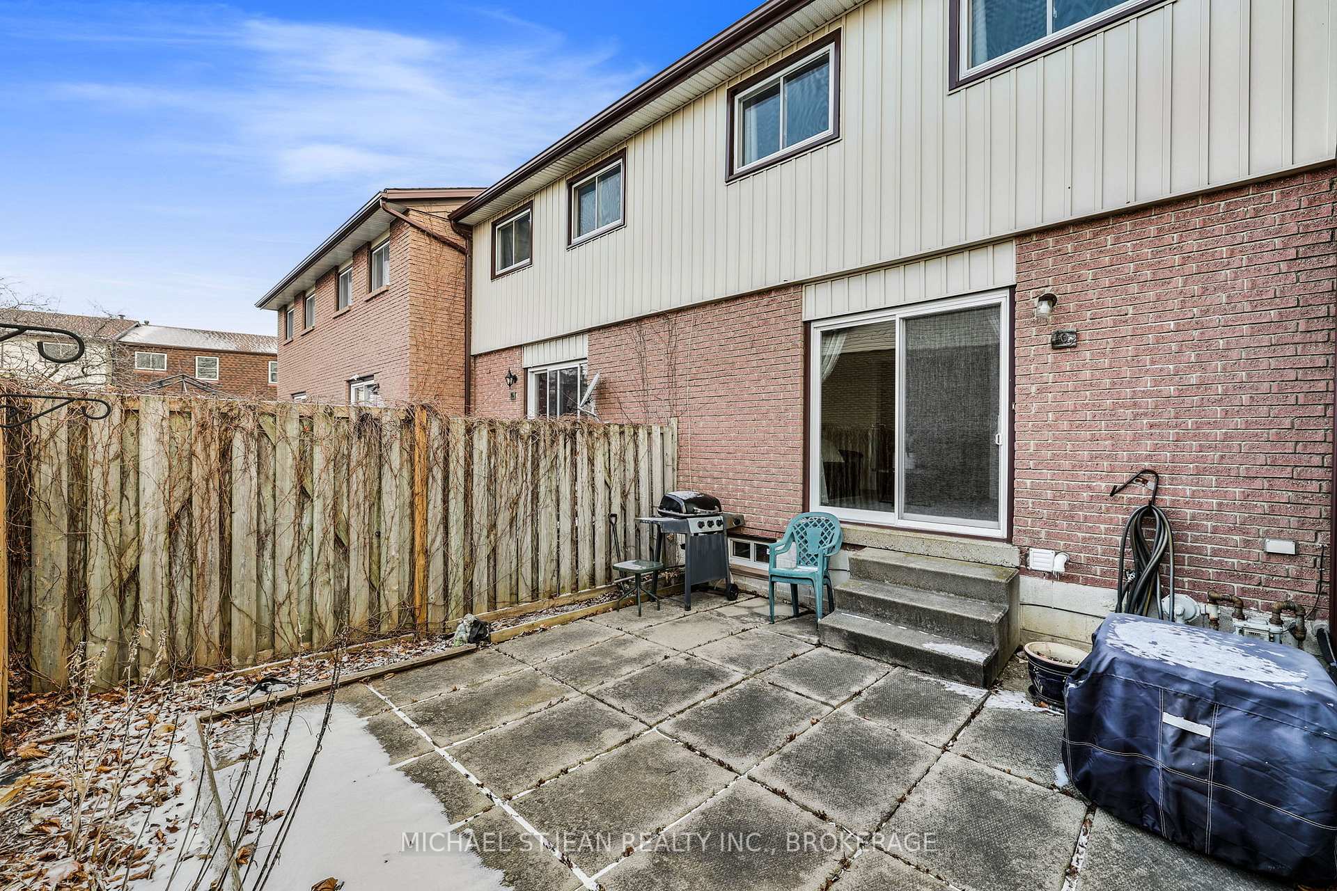 3 Bedrooms Condo at 1115 Paramount,  Hamilton For sale